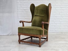 Années 1960, fauteuil danois à accoudoirs, revêtement en velours, bois de chêne.