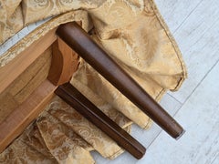 Anni ’60, poltrona da cocktail danese, tessuto jacquard, legno di faggio.