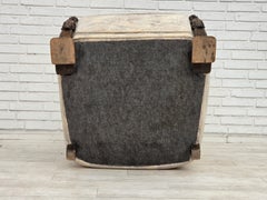 Anni ’60, poltrona danese, tessuto jacquard per arredamento, legno di frassino intagliato a mano.