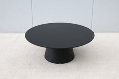 Tavolino Reverse Round in stile minimalista di Piergiorgio Cazzaniga per Andreu World