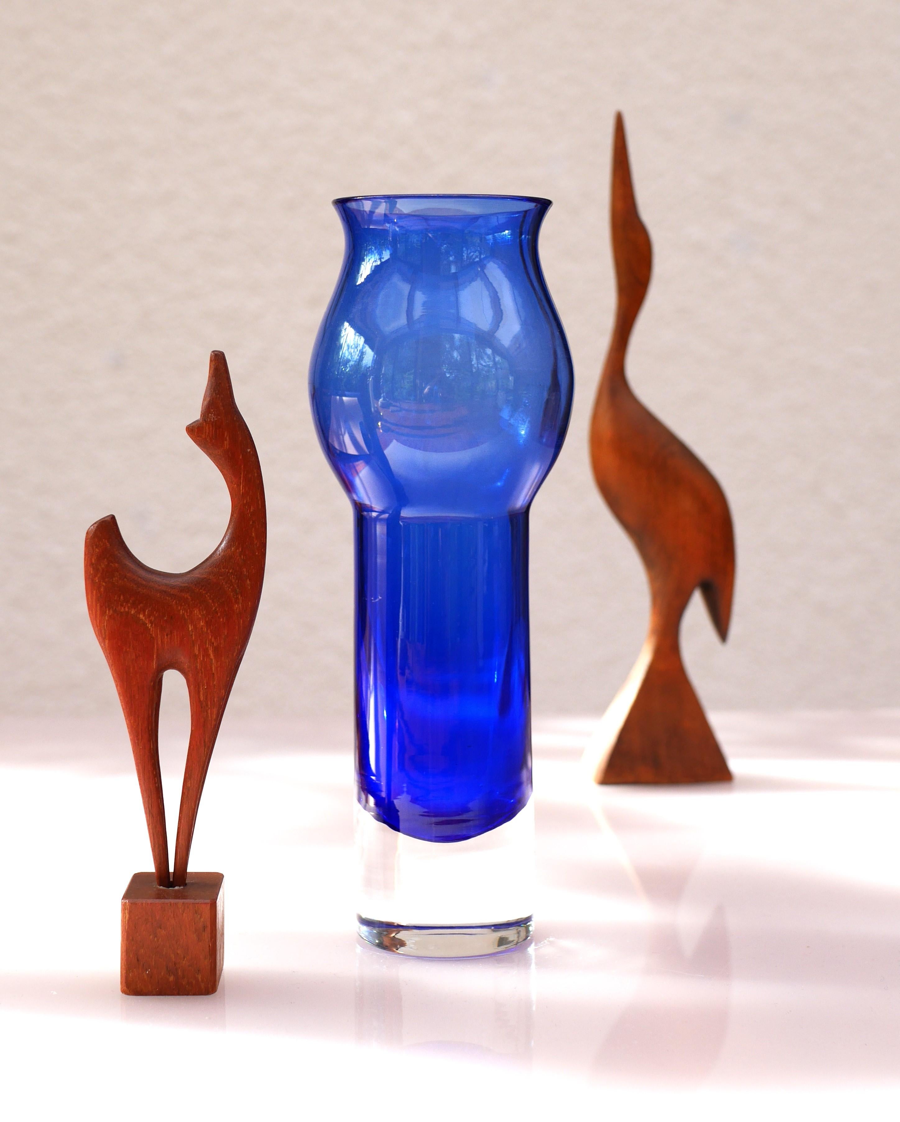 Scandinavian art Glassa cobalt blue  Vase by Bo Borgström for Åseda, Sweden In Good Condition For Sale In Skarpnäck, SE