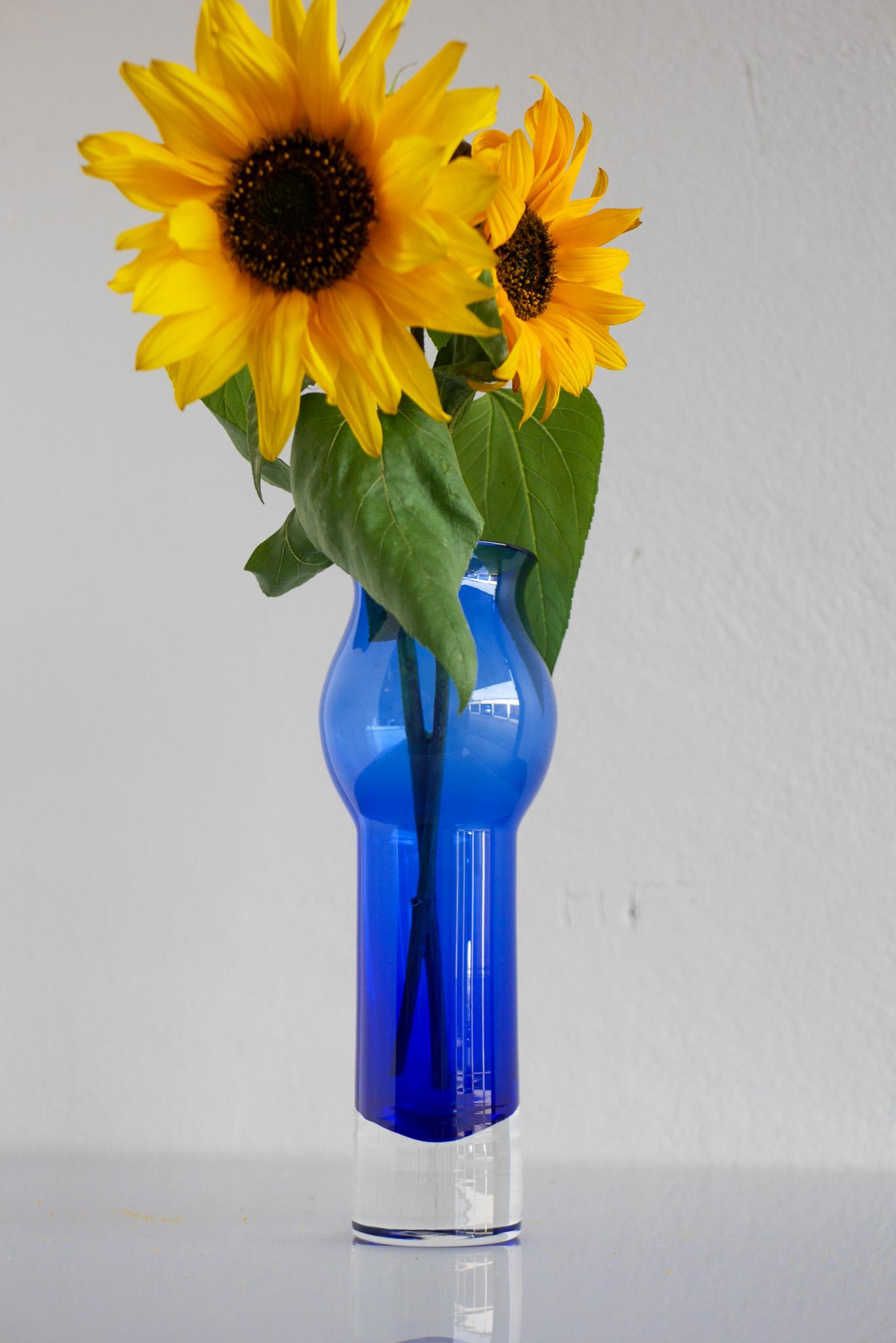 Swedish Scandinavian art Glassa cobalt blue  Vase by Bo Borgström for Åseda, Sweden For Sale