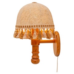Applique scandinava degli anni ’70 realizzata da Solbackens Svarveri in legno di pino