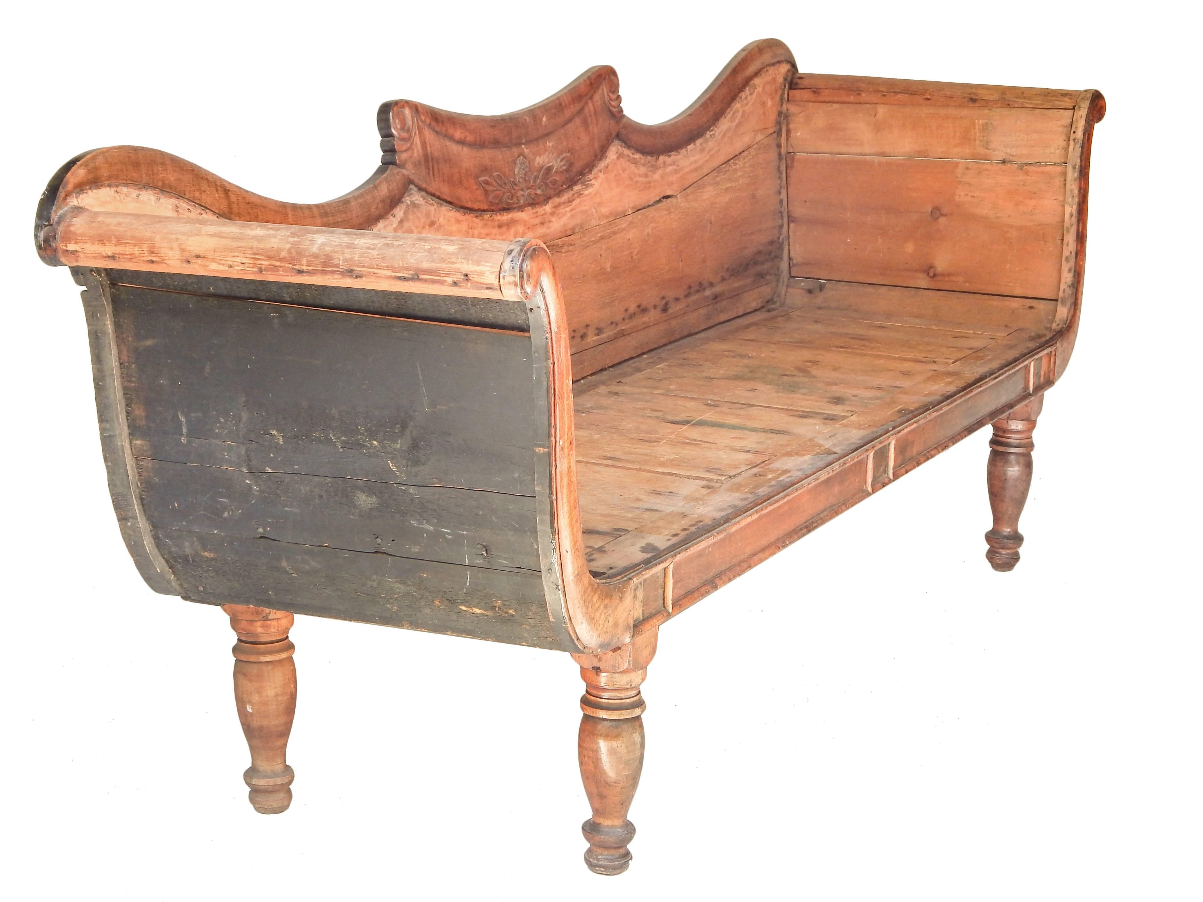 Early New England Sofa Frame In Good Condition For Sale In Bridgehampton, NY