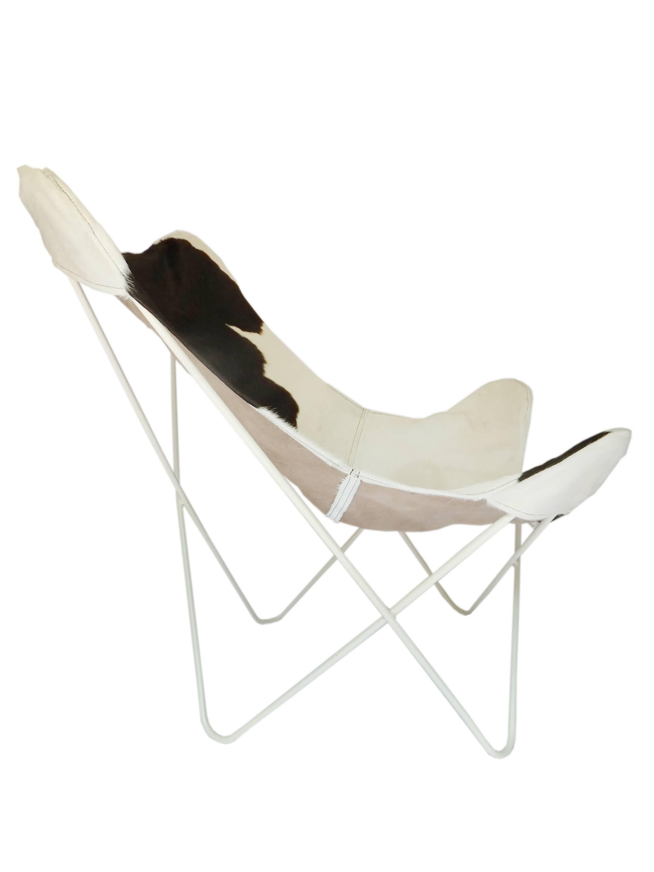 Pair of Cowhide Butterfly Chairs In Excellent Condition For Sale In Bridgehampton, NY