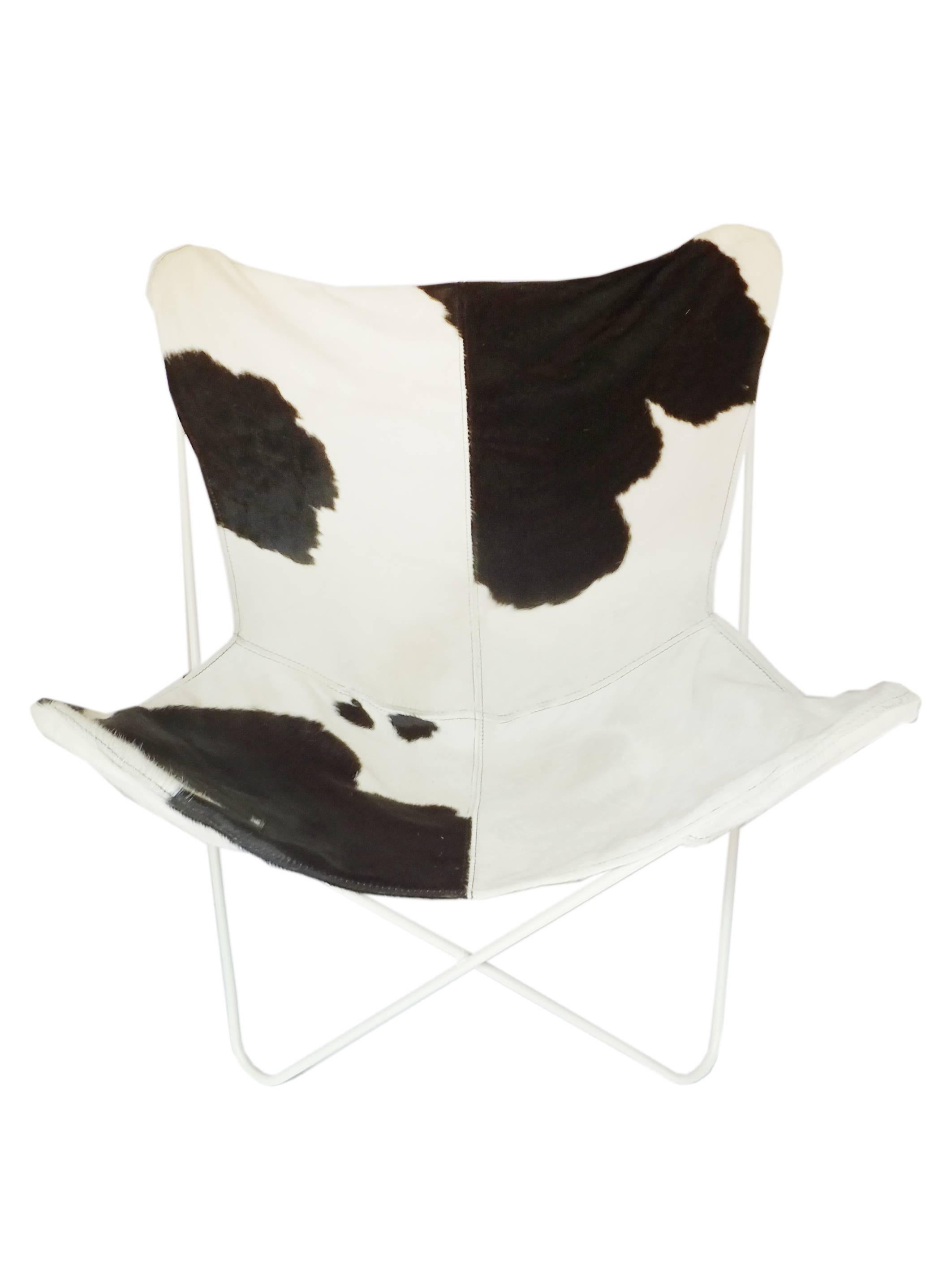 Mid-Century Modern Pair of Cowhide Butterfly Chairs For Sale