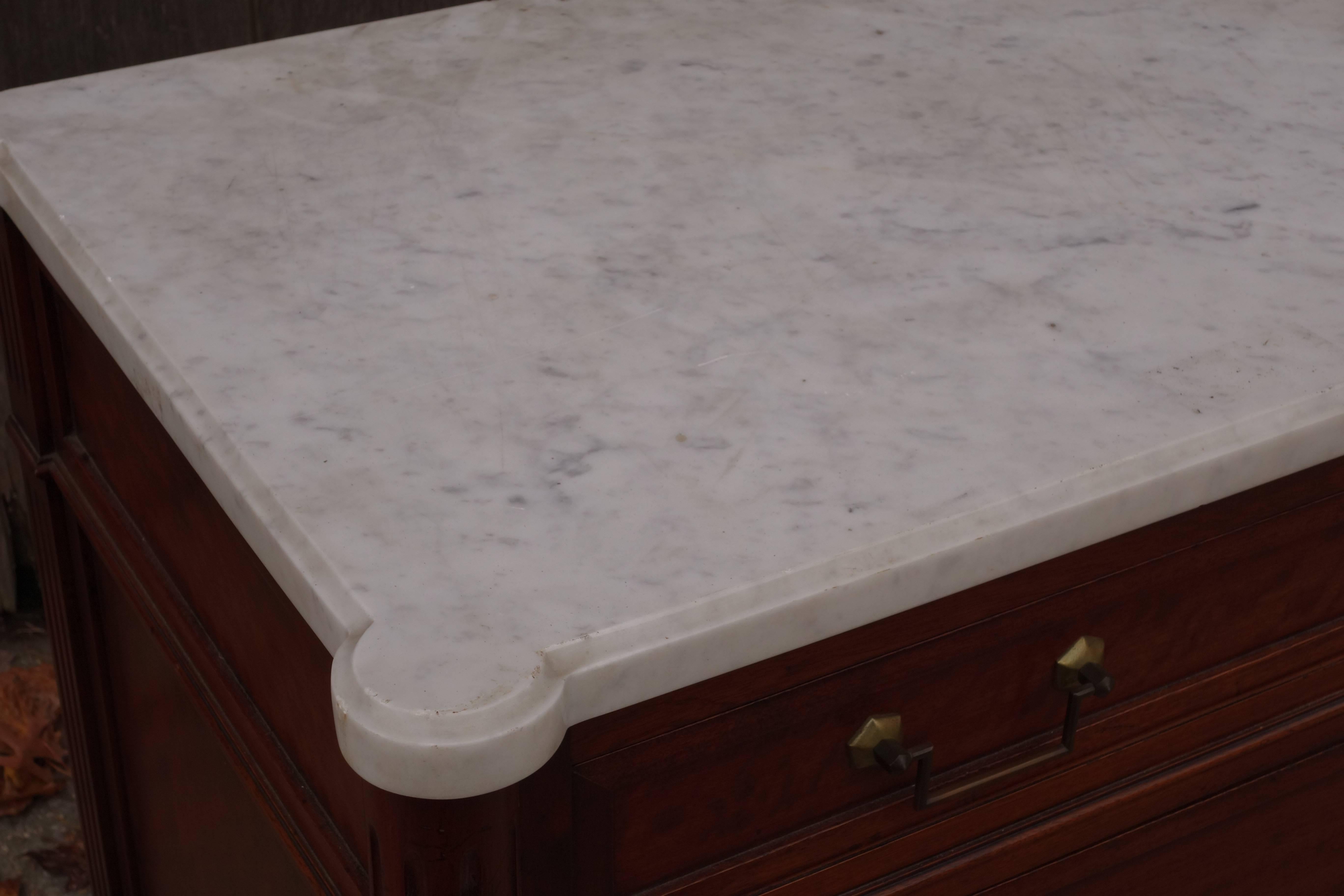 French Marble-Top Commode In Good Condition For Sale In Bridgehampton, NY