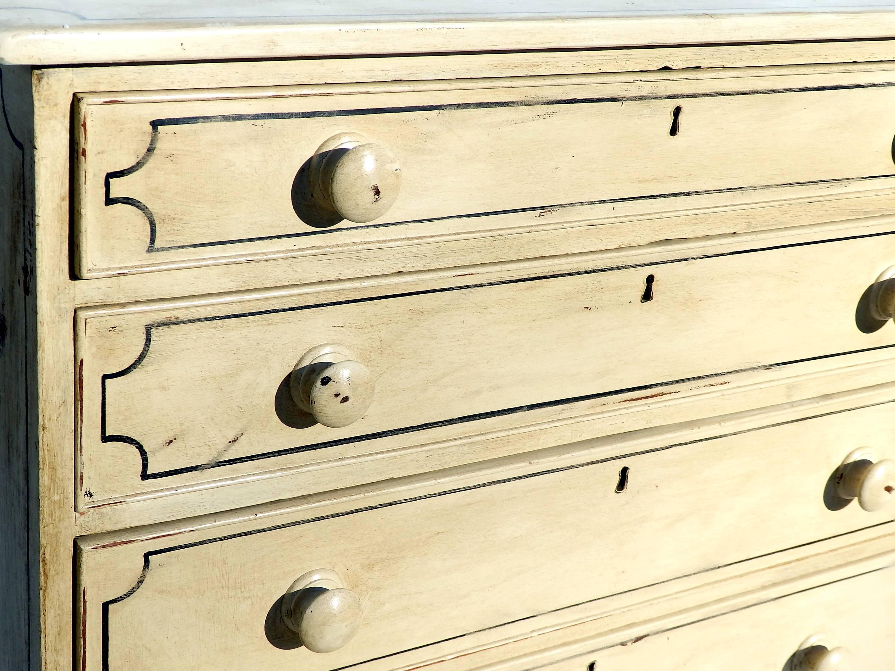 Charming chest of drawers, with four drawers, recently repainted in cream and black design,
English, circa 1920.