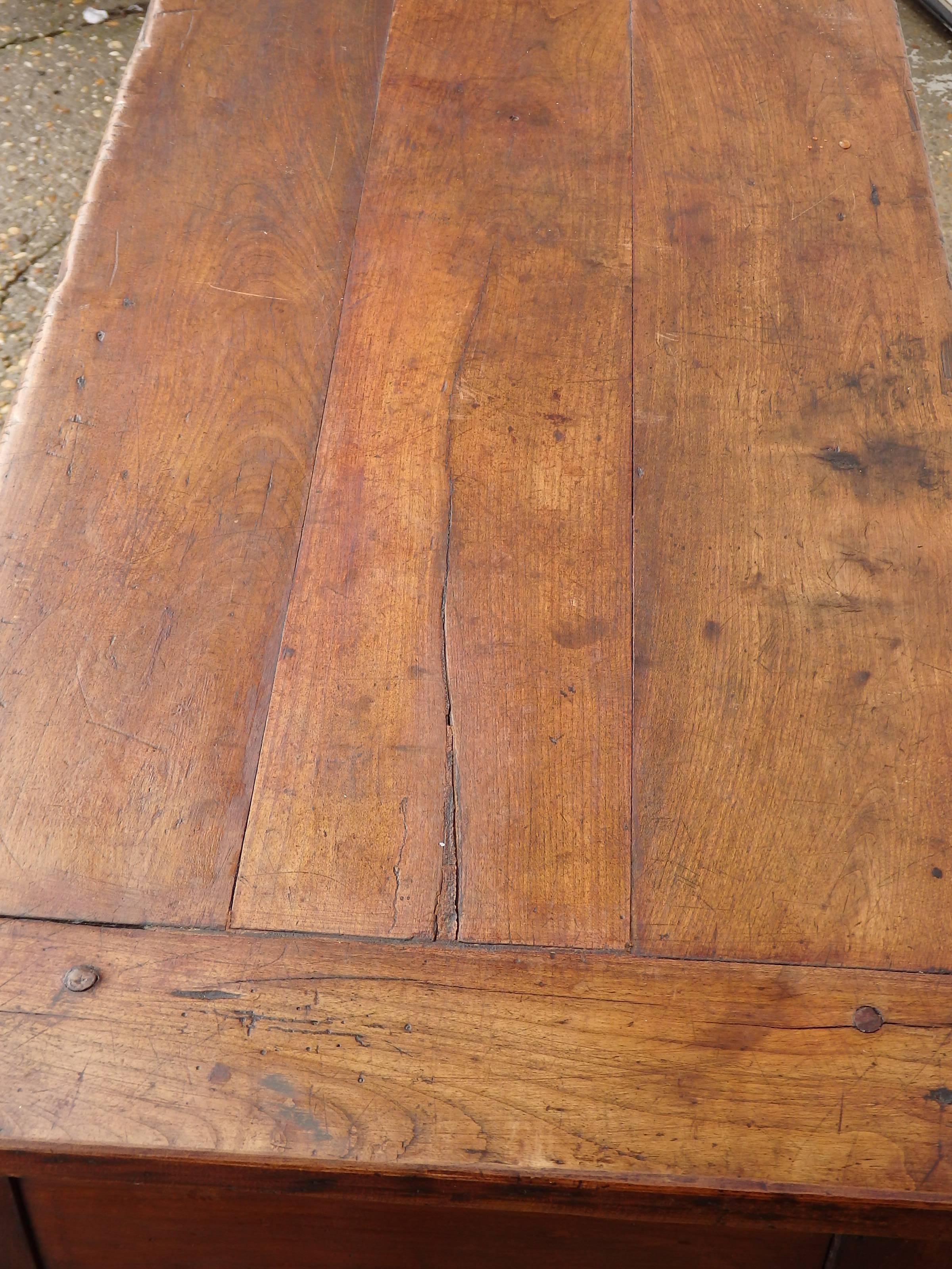 French Pine Serving Table In Good Condition In Bridgehampton, NY