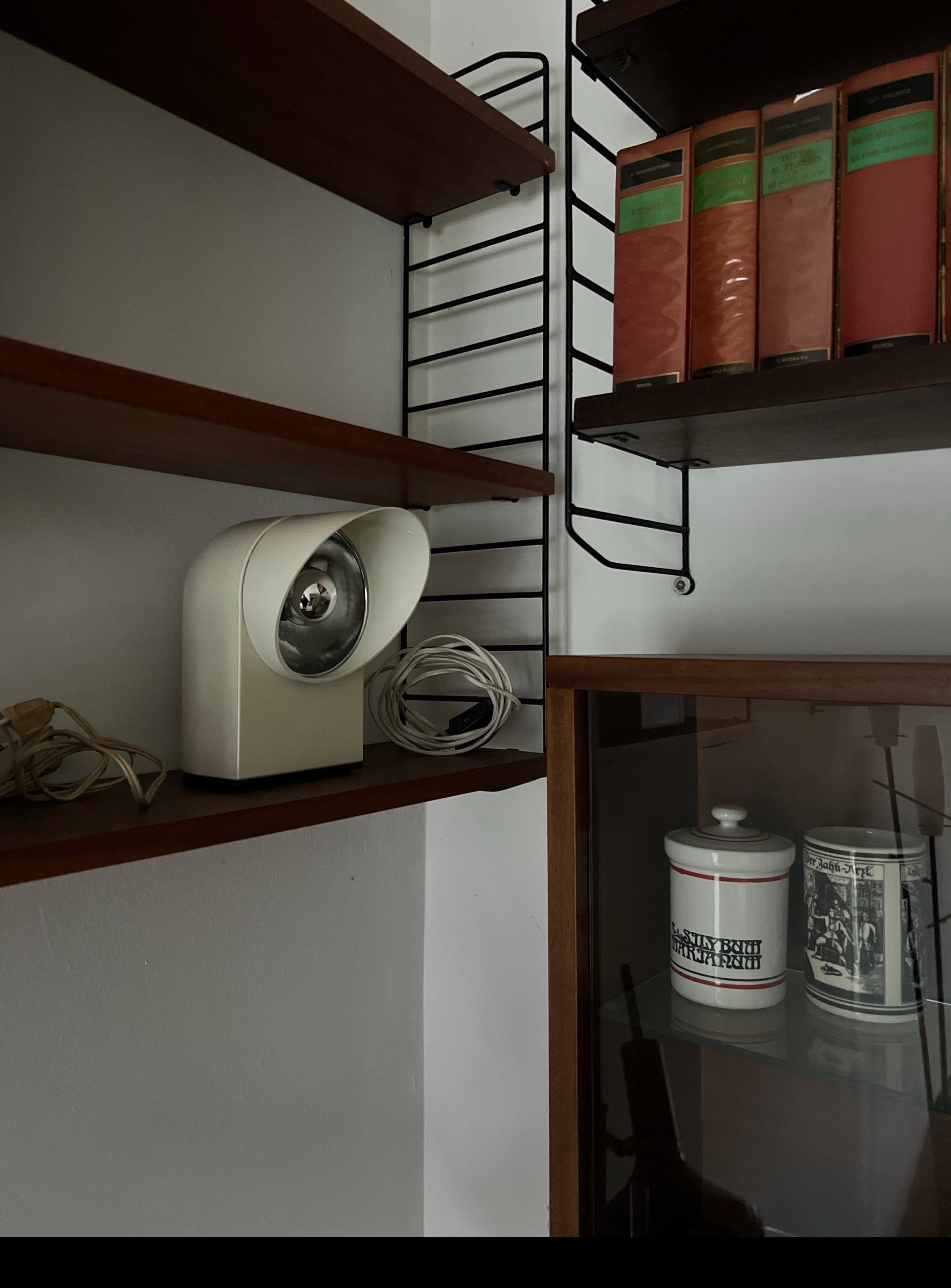 Lampe de bureau blanche vintage «liver » de l'ère spatiale italienne par Paolo Piva pour Lumenform en vente 3