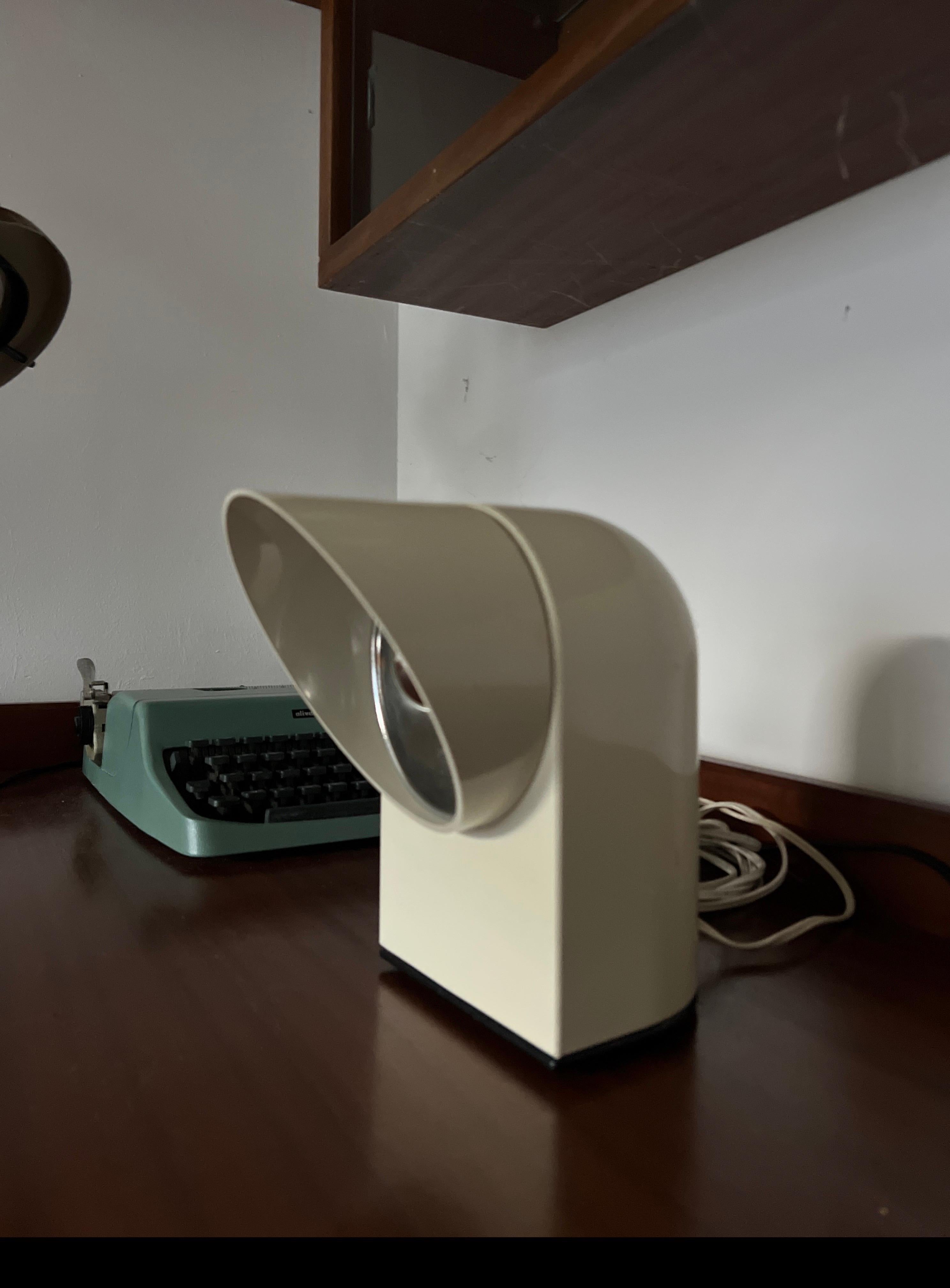 Lampe de bureau blanche vintage «liver » de l'ère spatiale italienne par Paolo Piva pour Lumenform en vente 5