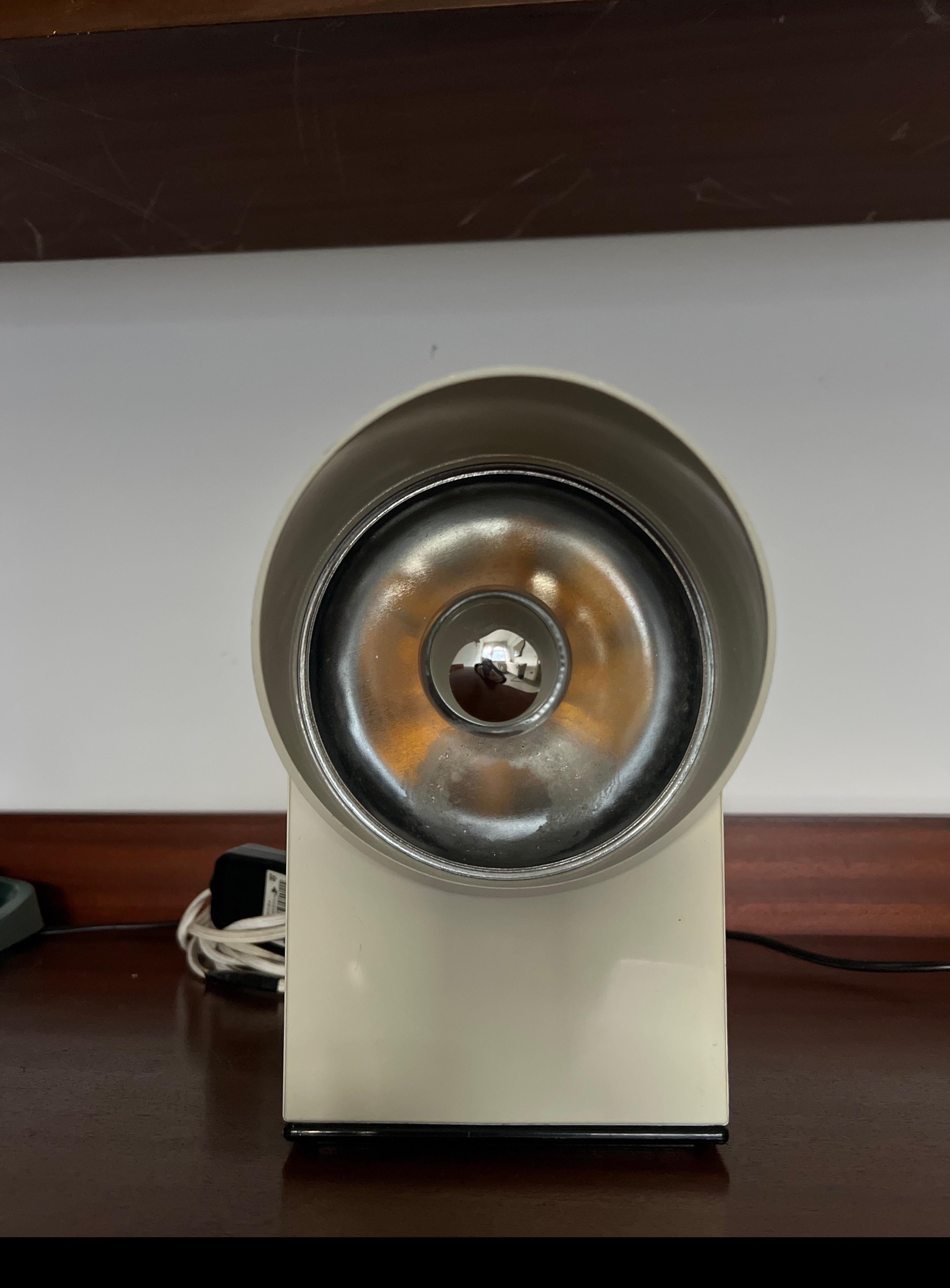 Lampe de bureau blanche vintage «liver » de l'ère spatiale italienne par Paolo Piva pour Lumenform en vente 6