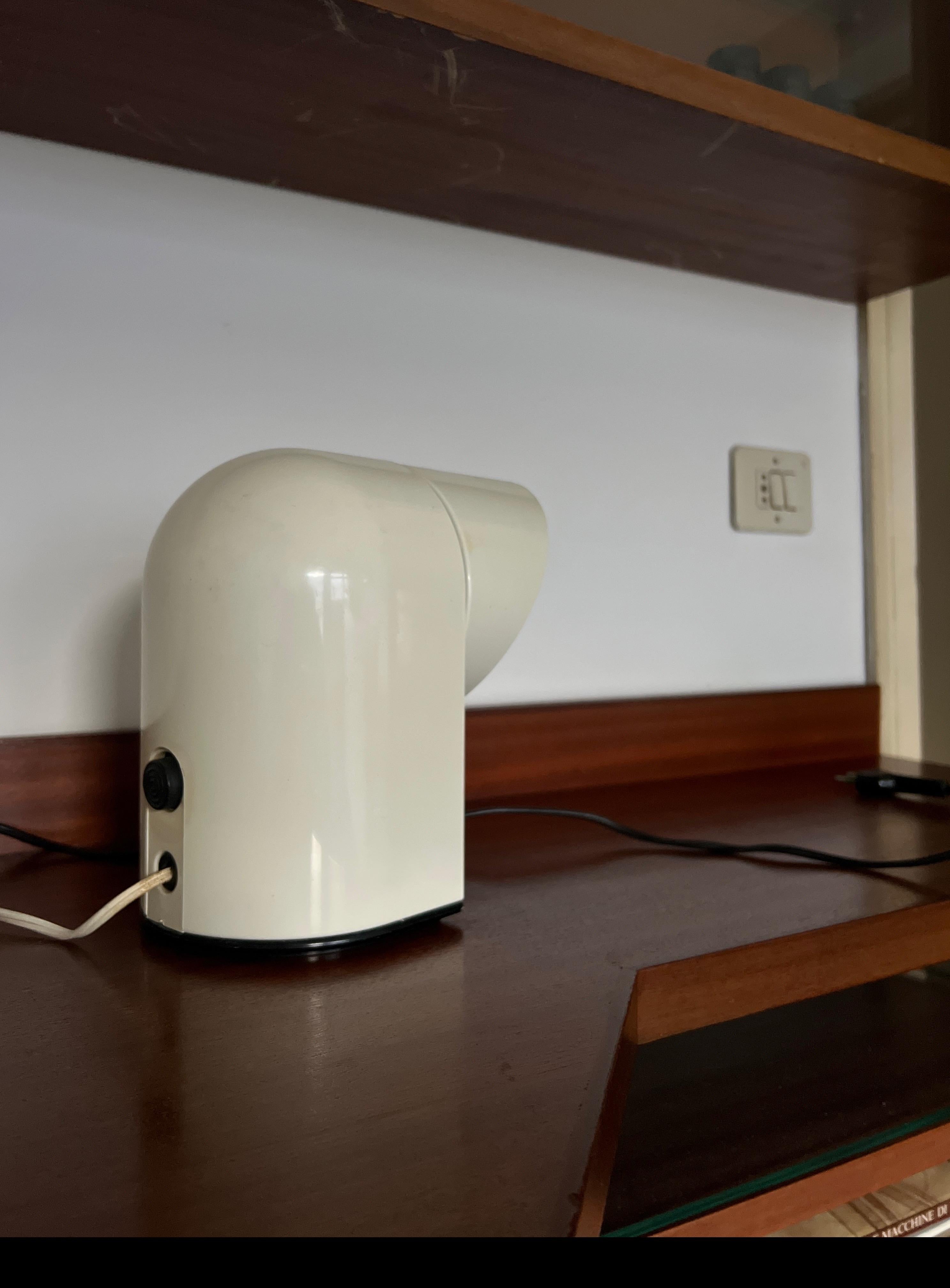 Lampe de bureau blanche vintage «liver » de l'ère spatiale italienne par Paolo Piva pour Lumenform en vente 8
