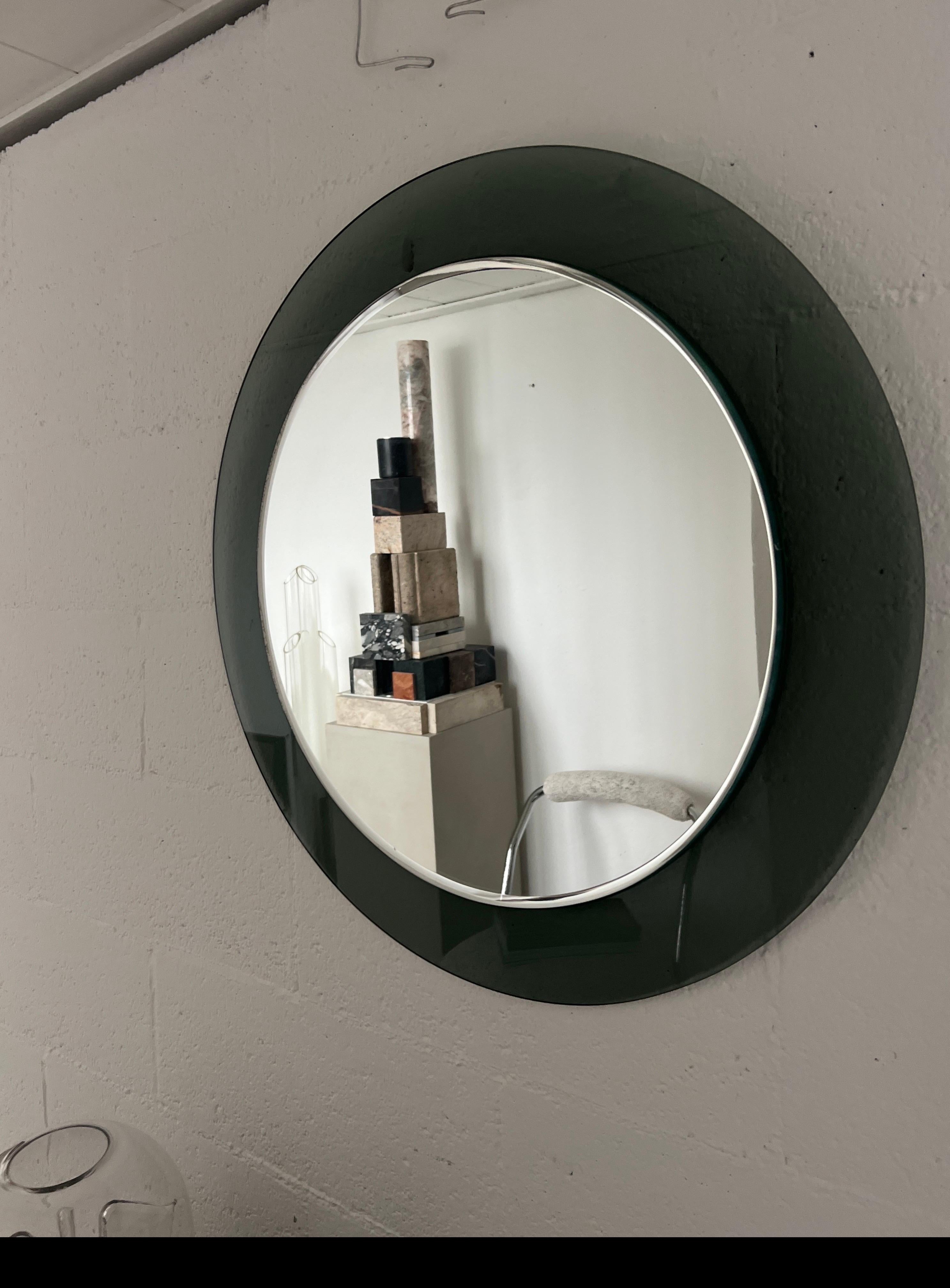Miroir mural rond décoratif en verre fumé, pièce de collection italienne de l'ère spatiale en vente 3