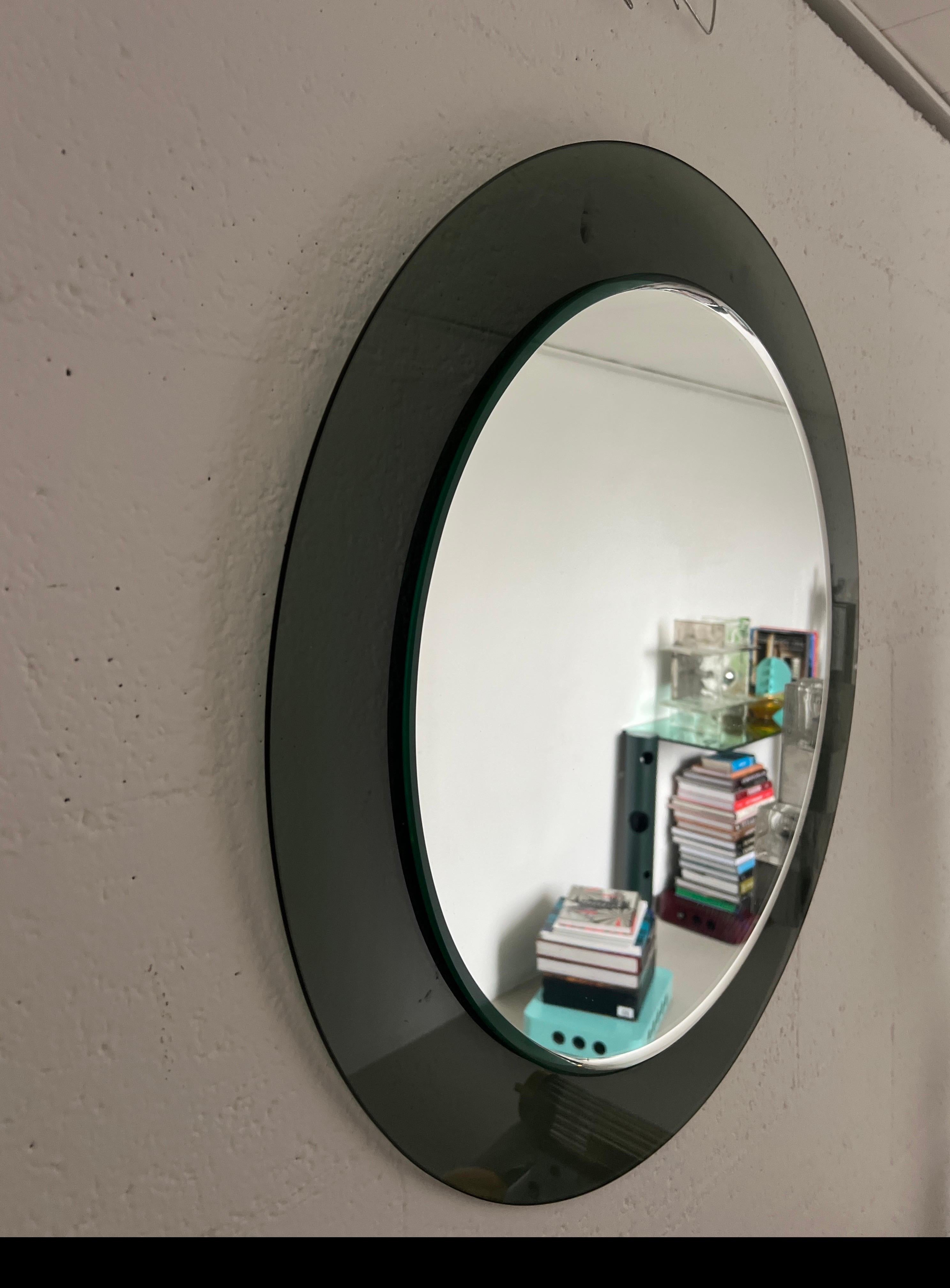 Miroir mural rond décoratif en verre fumé, pièce de collection italienne de l'ère spatiale en vente 4