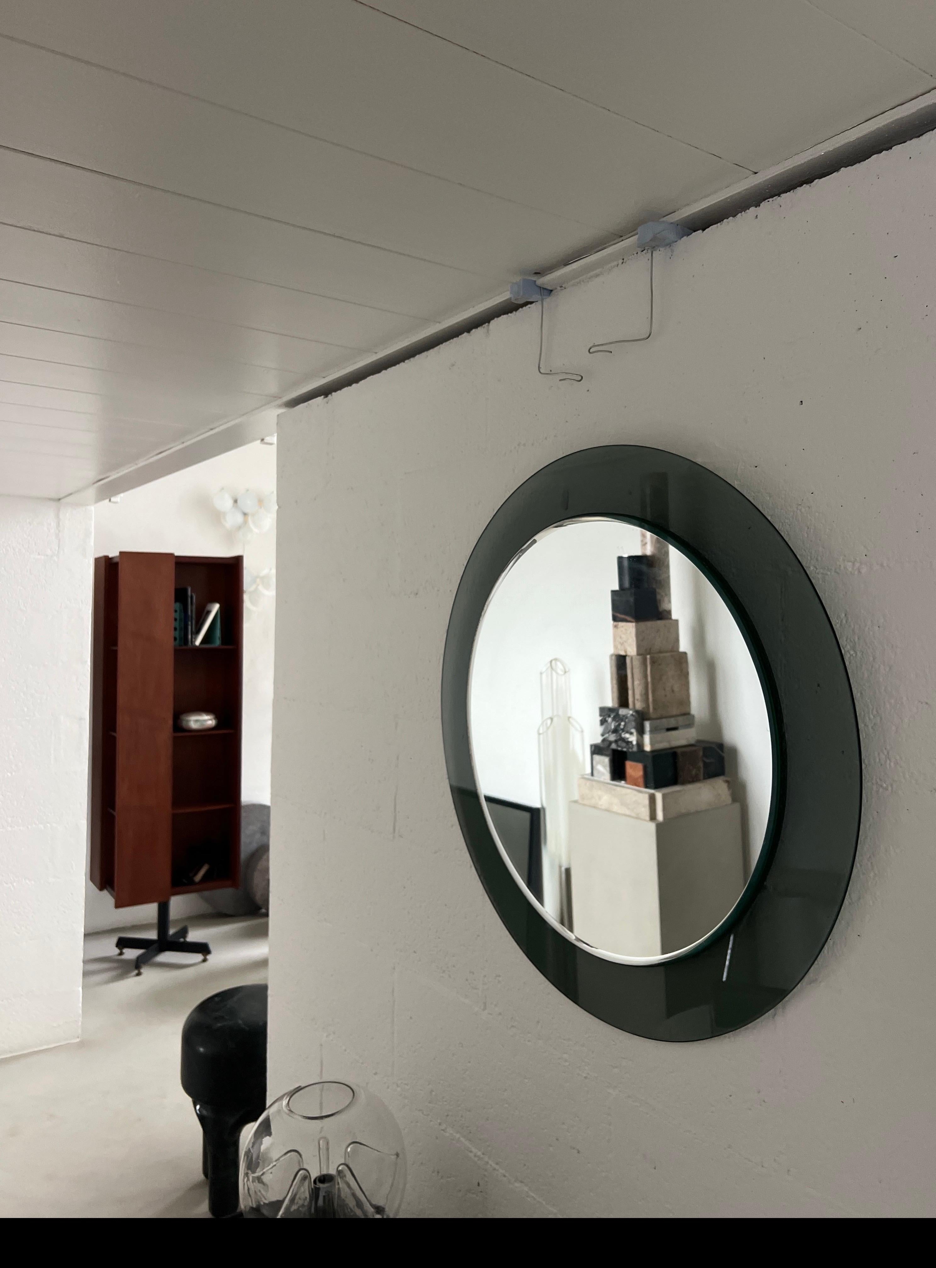Miroir mural rond décoratif en verre fumé, pièce de collection italienne de l'ère spatiale en vente 8