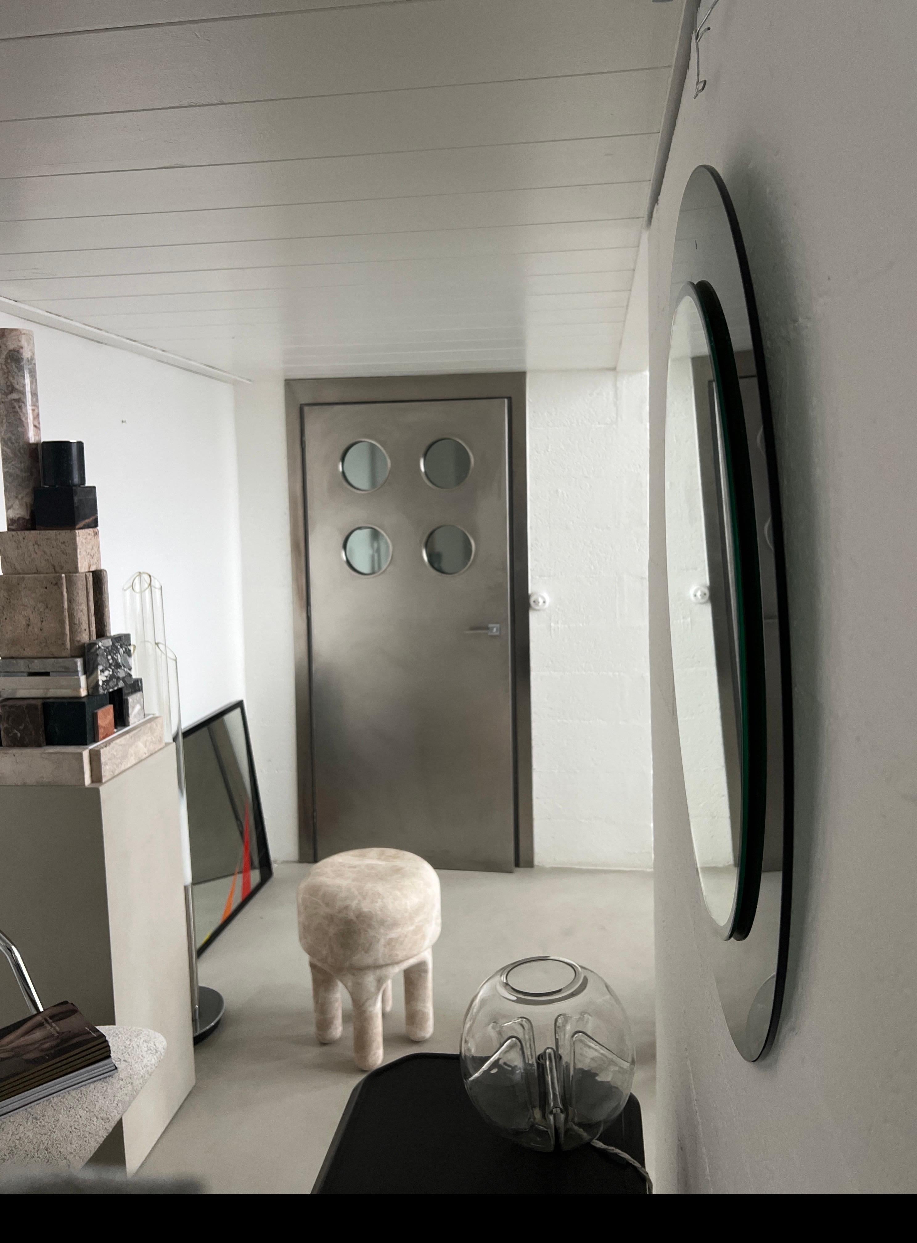 Miroir mural rond décoratif en verre fumé, pièce de collection italienne de l'ère spatiale en vente 10
