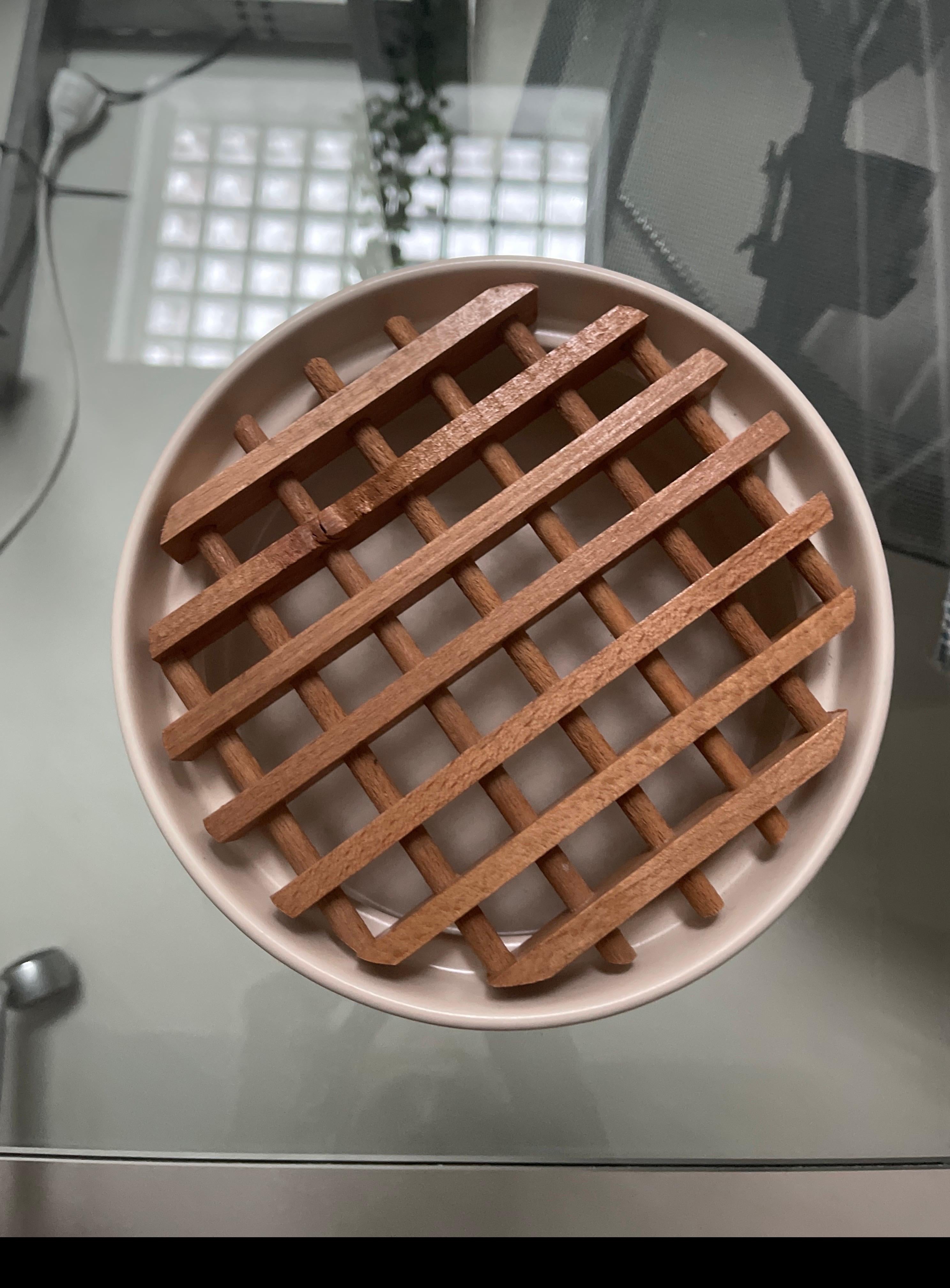 Sculpture de bol décorative italienne de collection avec grille en bois en vente 3