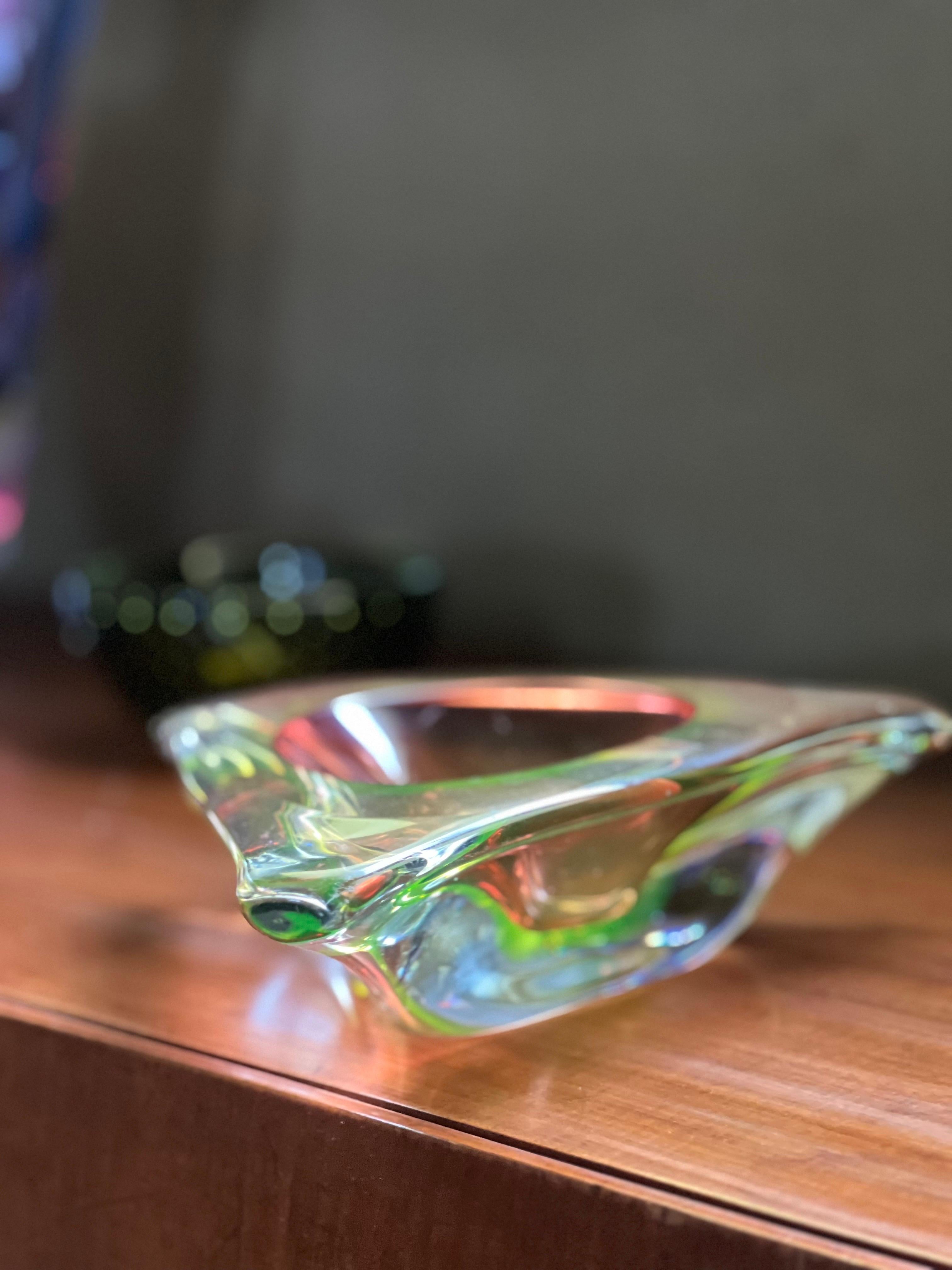 Dreieckige Murano-Akzentschale aus rotem, grünem und gelbem „Sommerso“-Glas im Angebot 2
