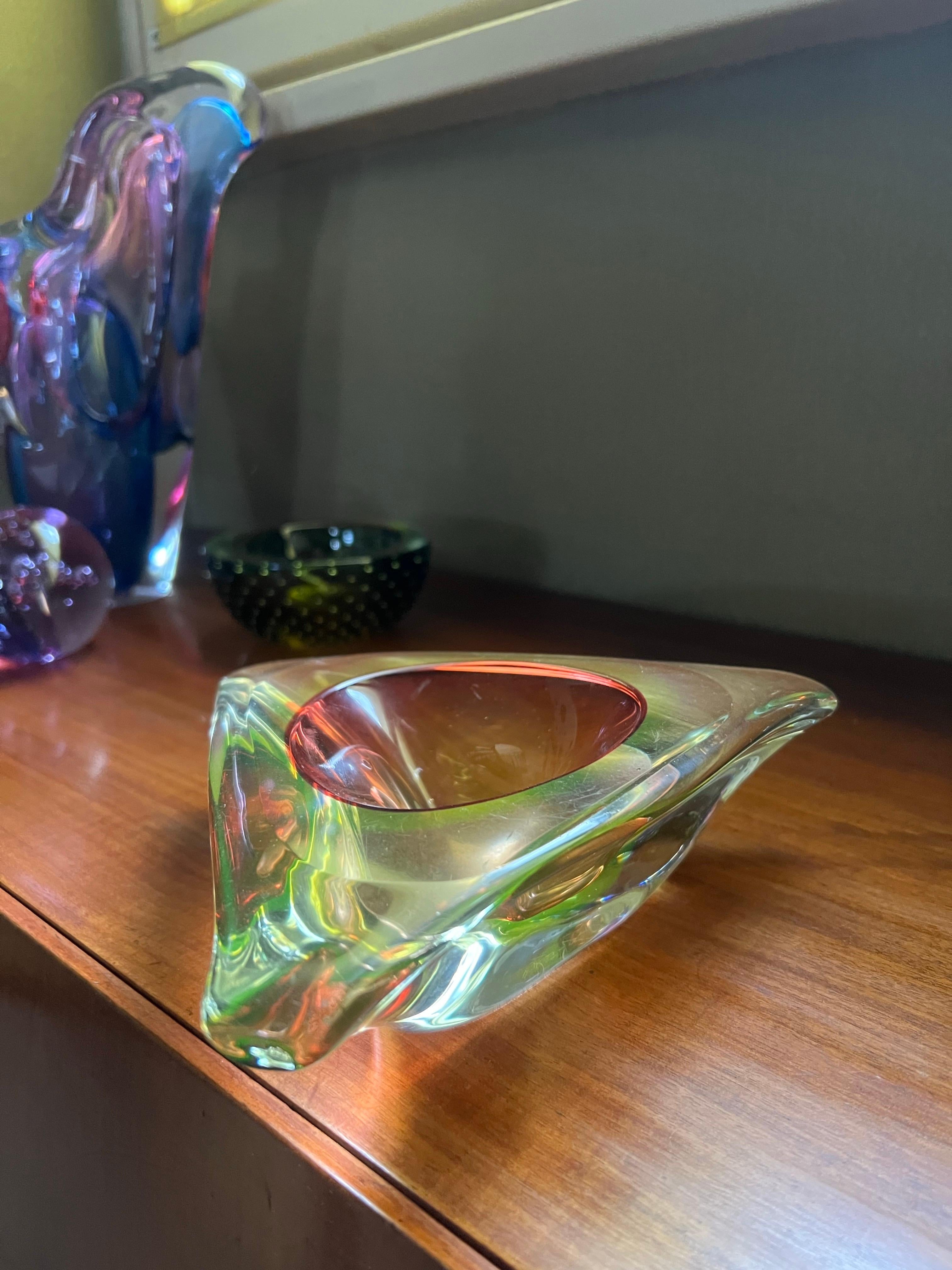 Dreieckige Murano-Akzentschale aus rotem, grünem und gelbem „Sommerso“-Glas im Angebot 6