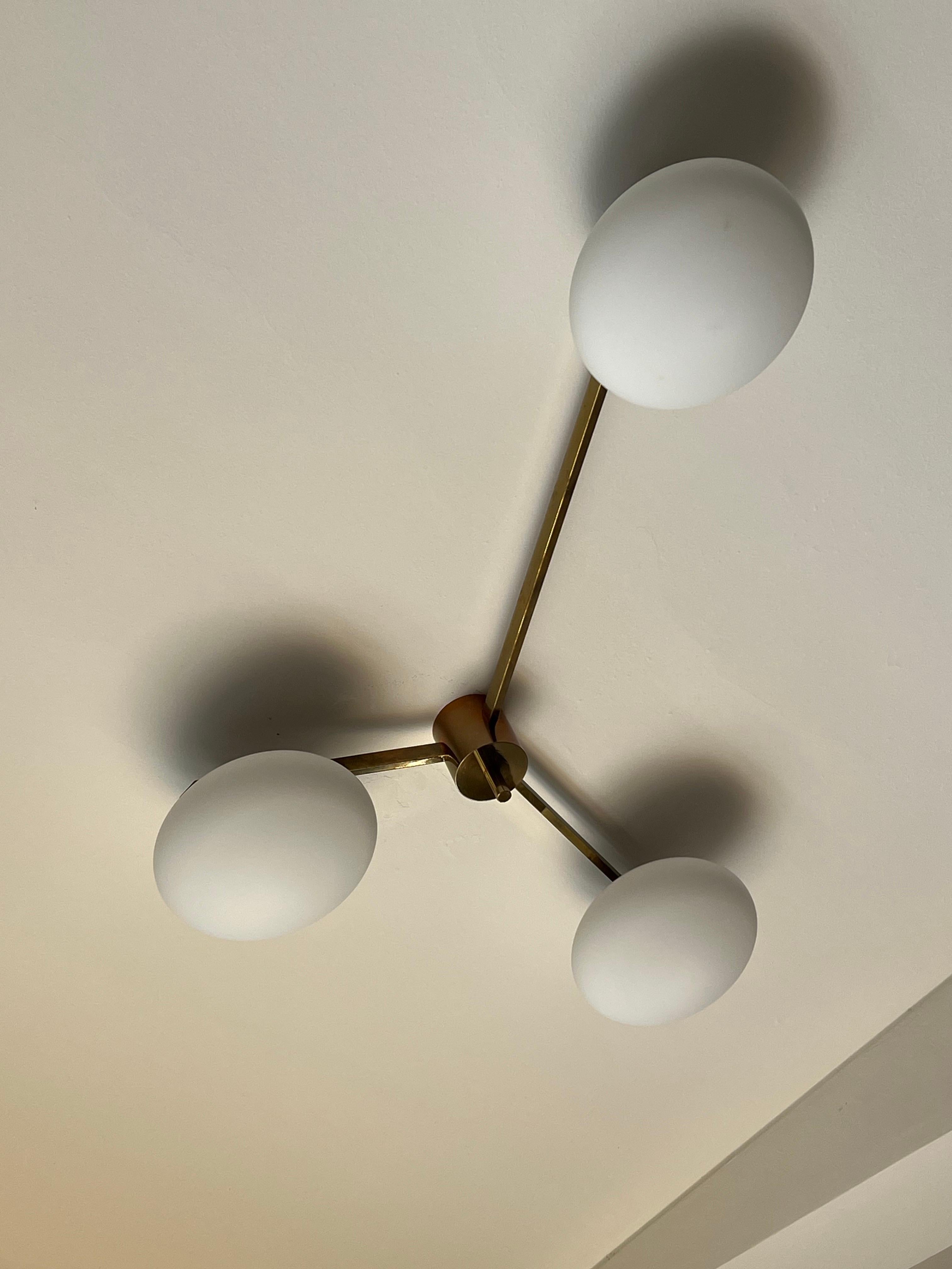 Lustre italien du milieu du siècle en laiton Angelo Lelii en vente 5