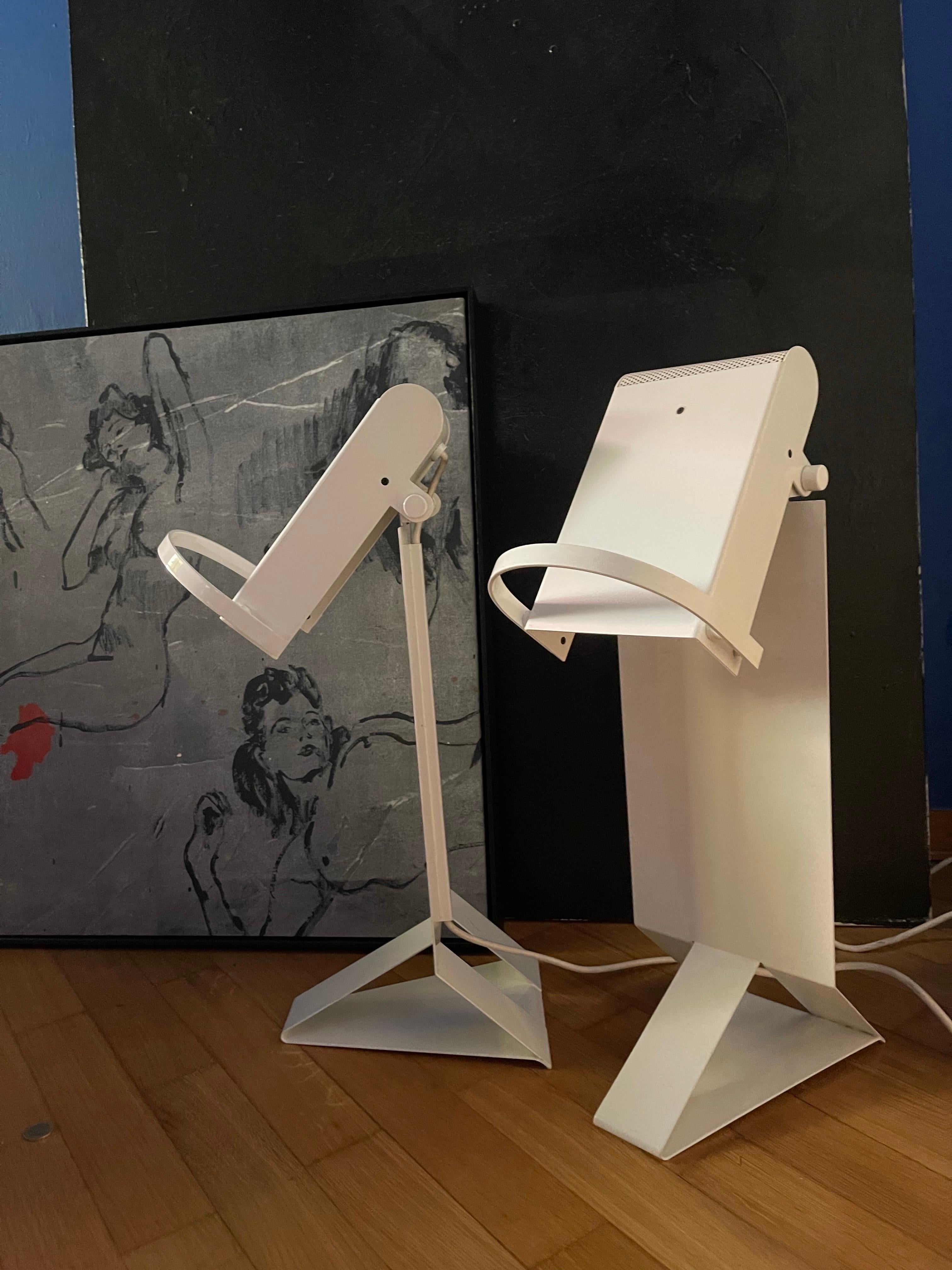 Pareja de Loft Postmoderno Italiano Vintage  Lámparas de mesa de metal en venta 1