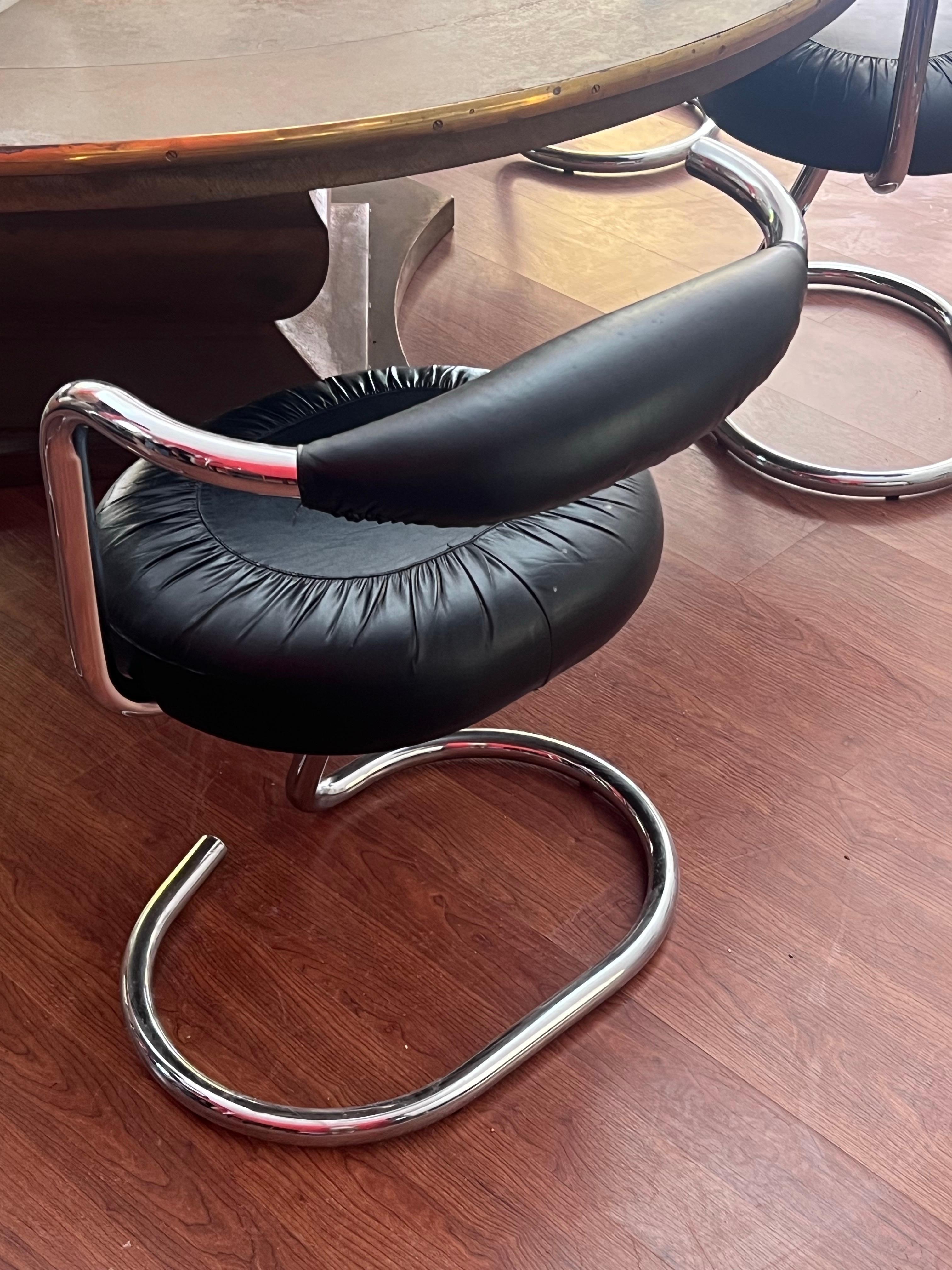 6 „Cobra“ Space Age Esszimmerstühle von Giotto Stoppino, Chrom und Leder im Angebot 3