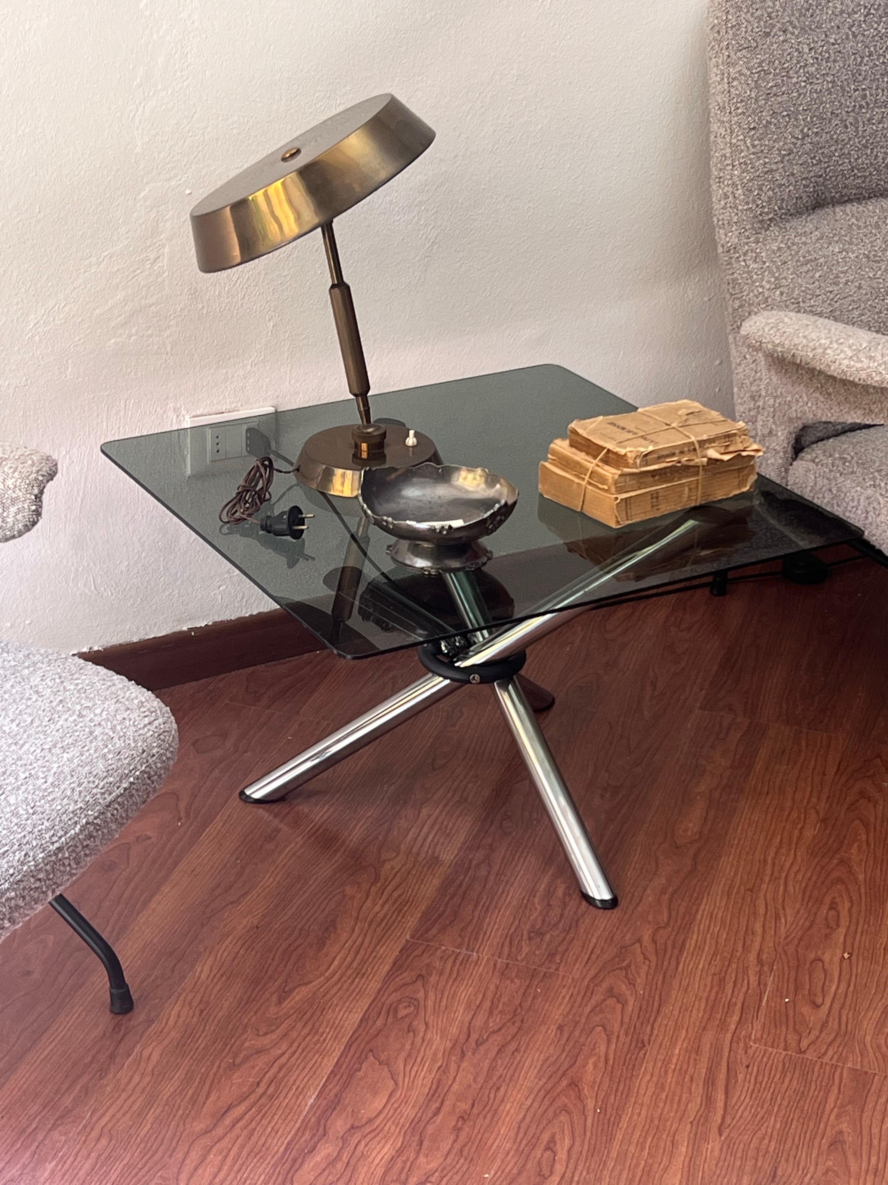 Table basse pliable vintage, métal tubulaire chromé et verre fumé en vente 3