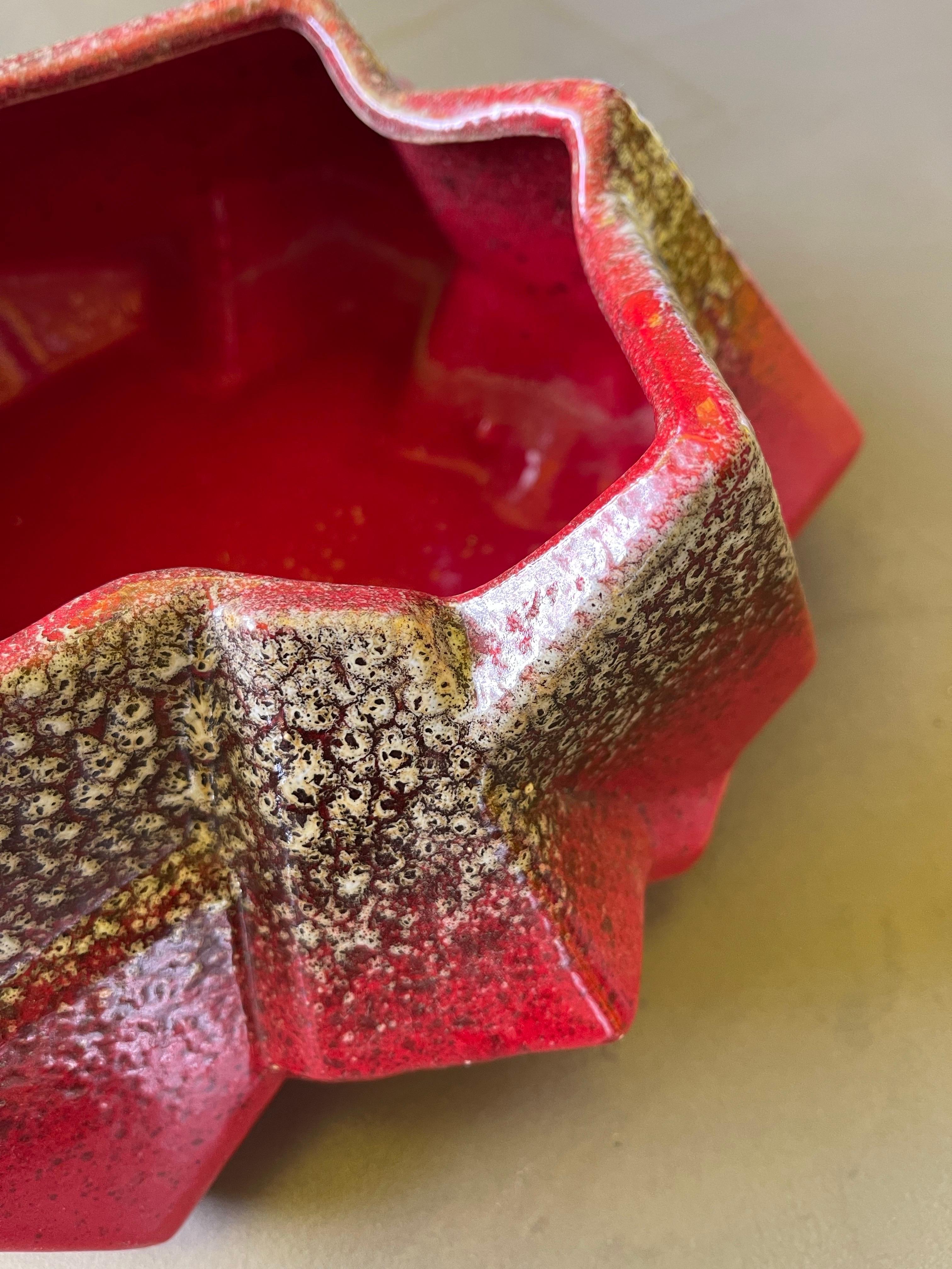 Bol/plateau de VALet en céramique rouge abstrait peint à la main, fabriqué en Italie, 1970 en vente 5