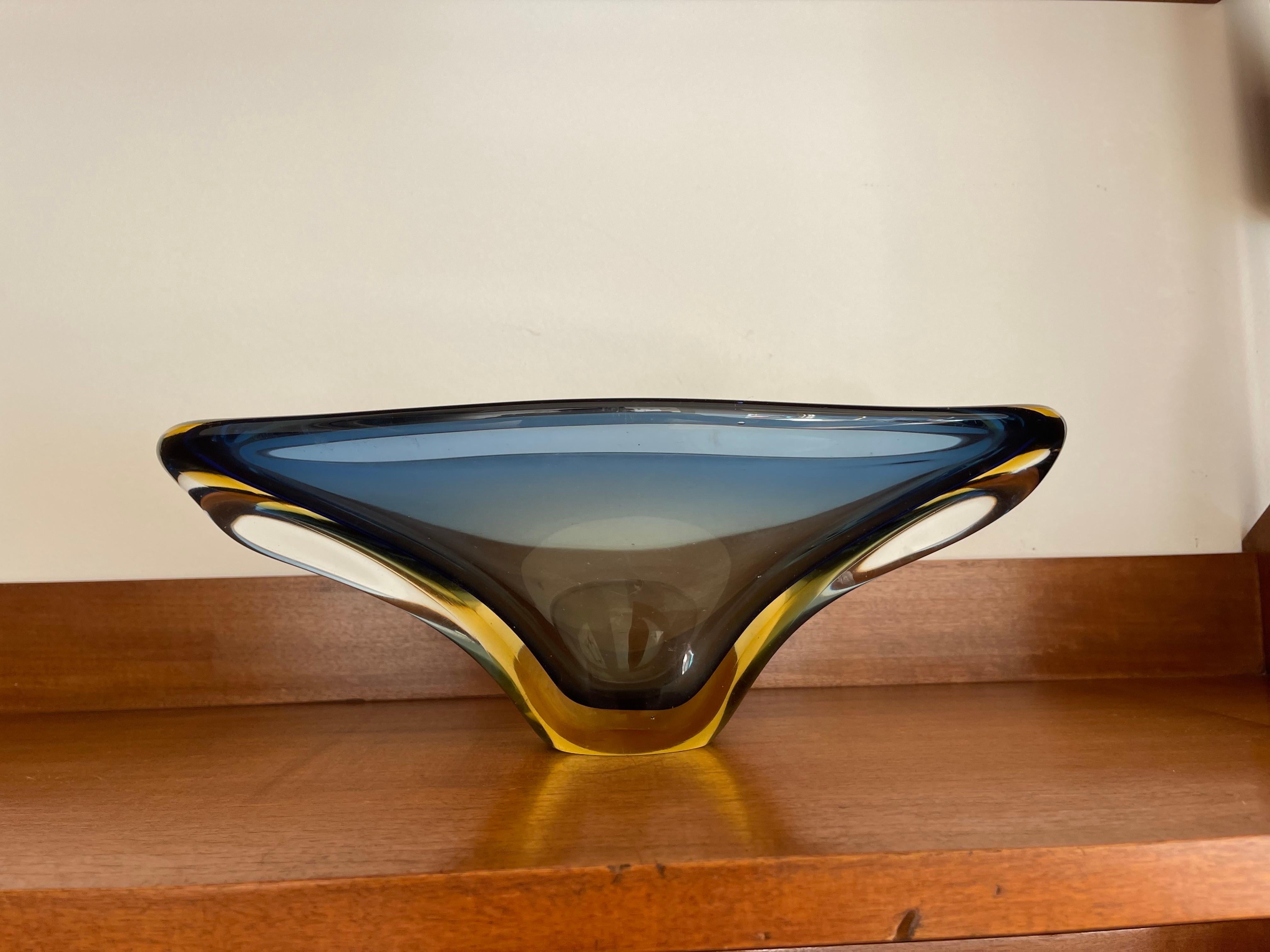 Grand bol Murano bleu et jaune Sommerso, style Flavio Poli en vente 1