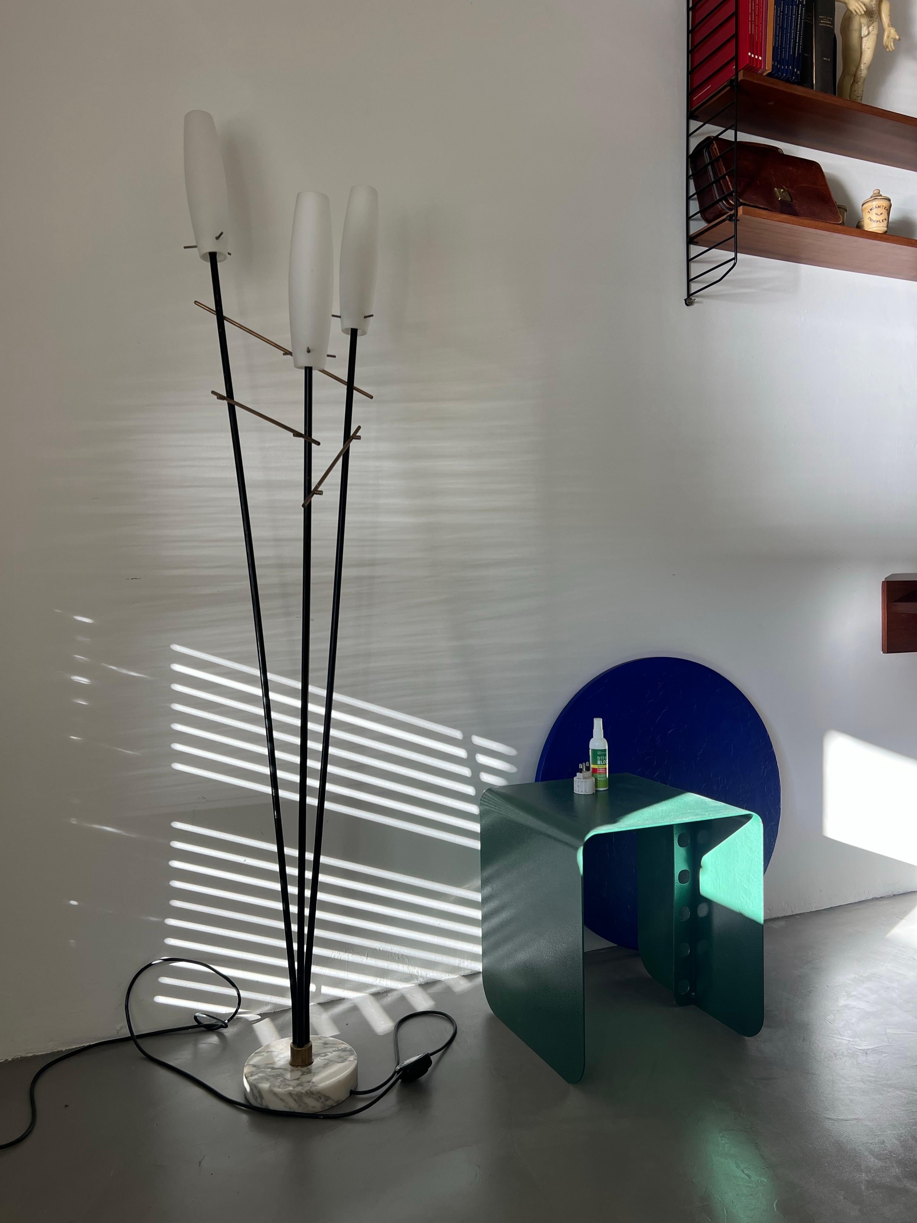 Lámpara de pie italiana de los años 50 , estilo italiano moderno de mediados de siglo en venta 1