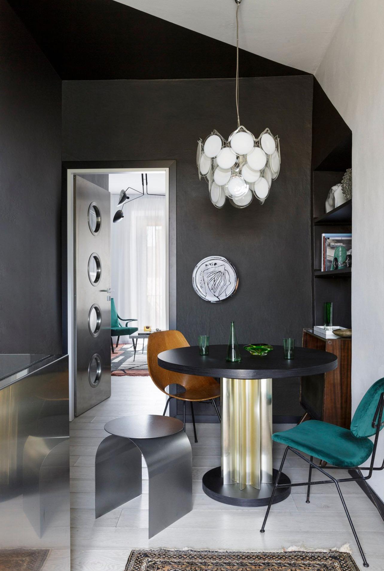 Puerta metálica contemporánea de acero inoxidable Spinzi hecha a medida con ojos de buey redondos en Excelente estado para la venta en Milano, IT