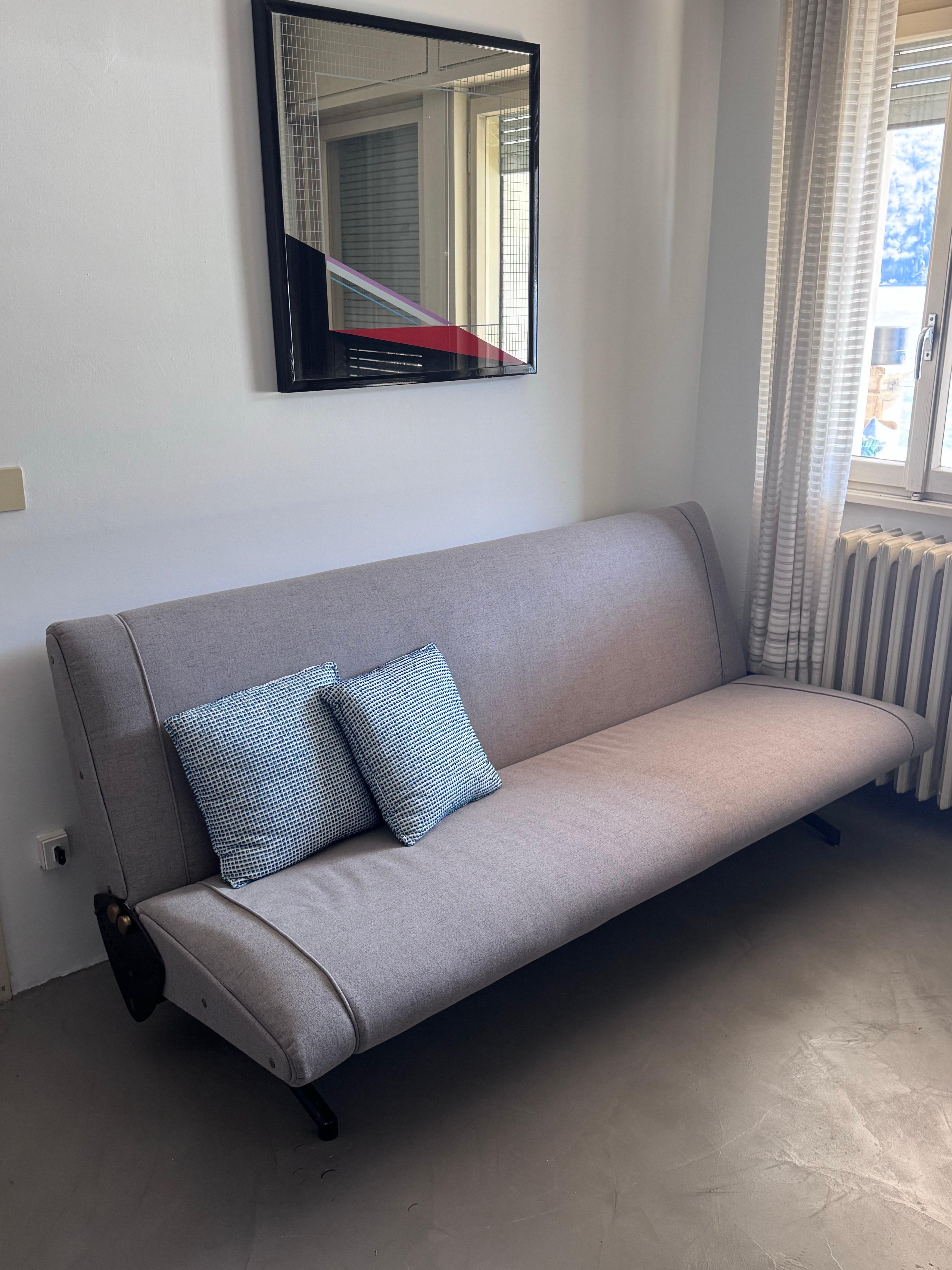 Vintage Mid Century Modern Borsani D70 Sofá reclinable, tela gris, de colección en venta