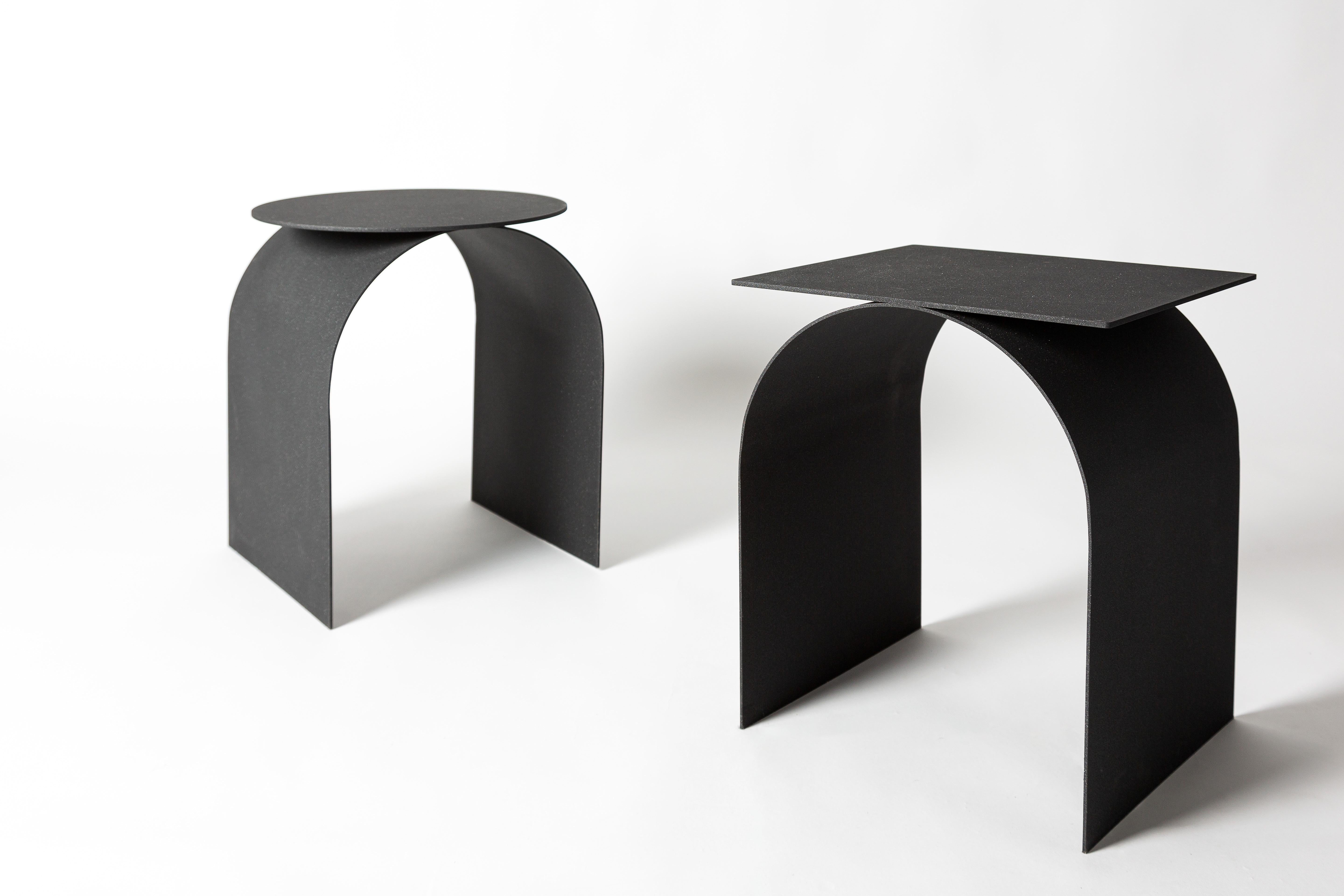 Tavolino scultoreo Spinzi Palladium, metallo nero, design italiano da collezione