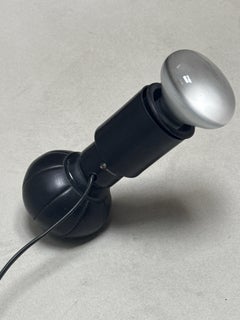 Vintage Italian 600 table lamp by Gino Sarfatti for Arteluce, black body & base