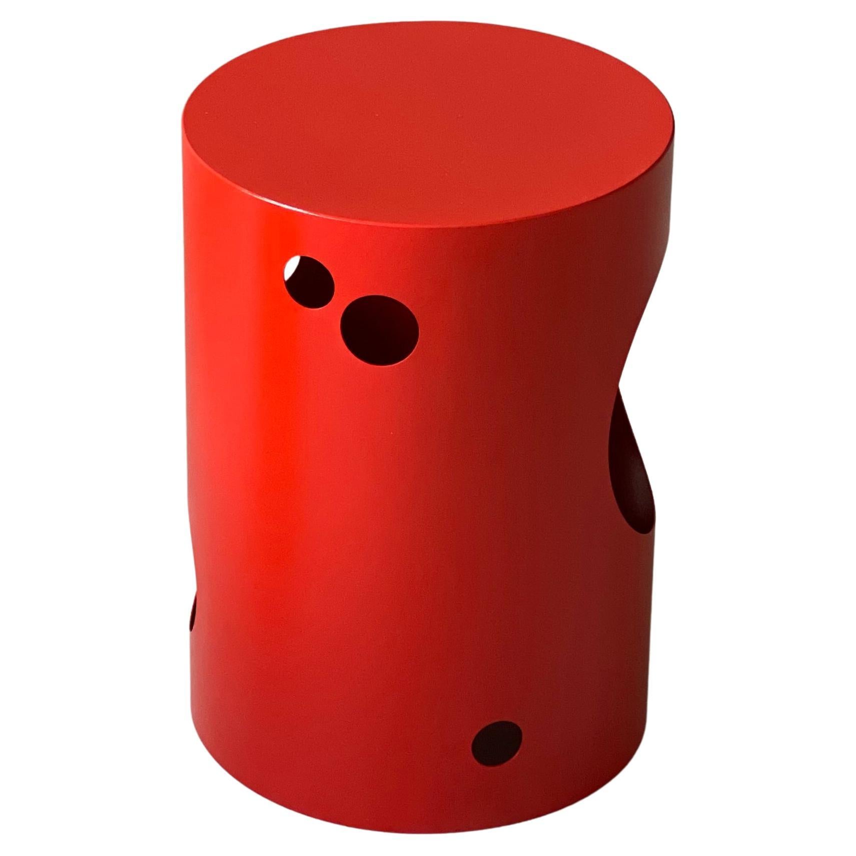 Table d'appoint rouge - Design/One contemporain - Table d'appoint ronde - Tabouret 

Table d'appoint / tabouret en métal contemporain du 21e siècle de la collection Silös de Spinzi. A la fois tranchante, pop et ironique dans sa couleur vive 