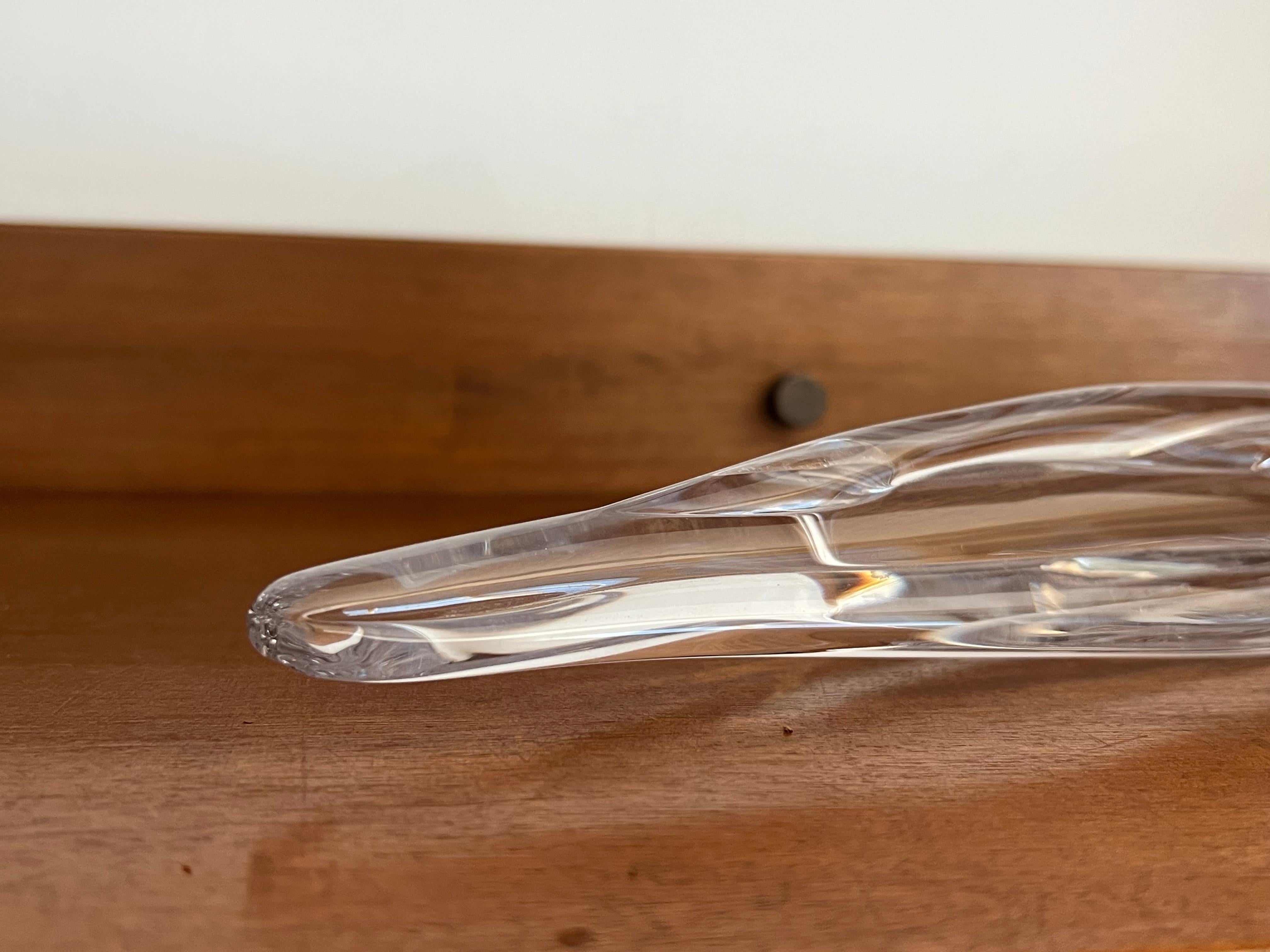 Italiano Fermacarte decorativo in vetro trasparente di Murano, accessorio sottile da scrivania in vendita