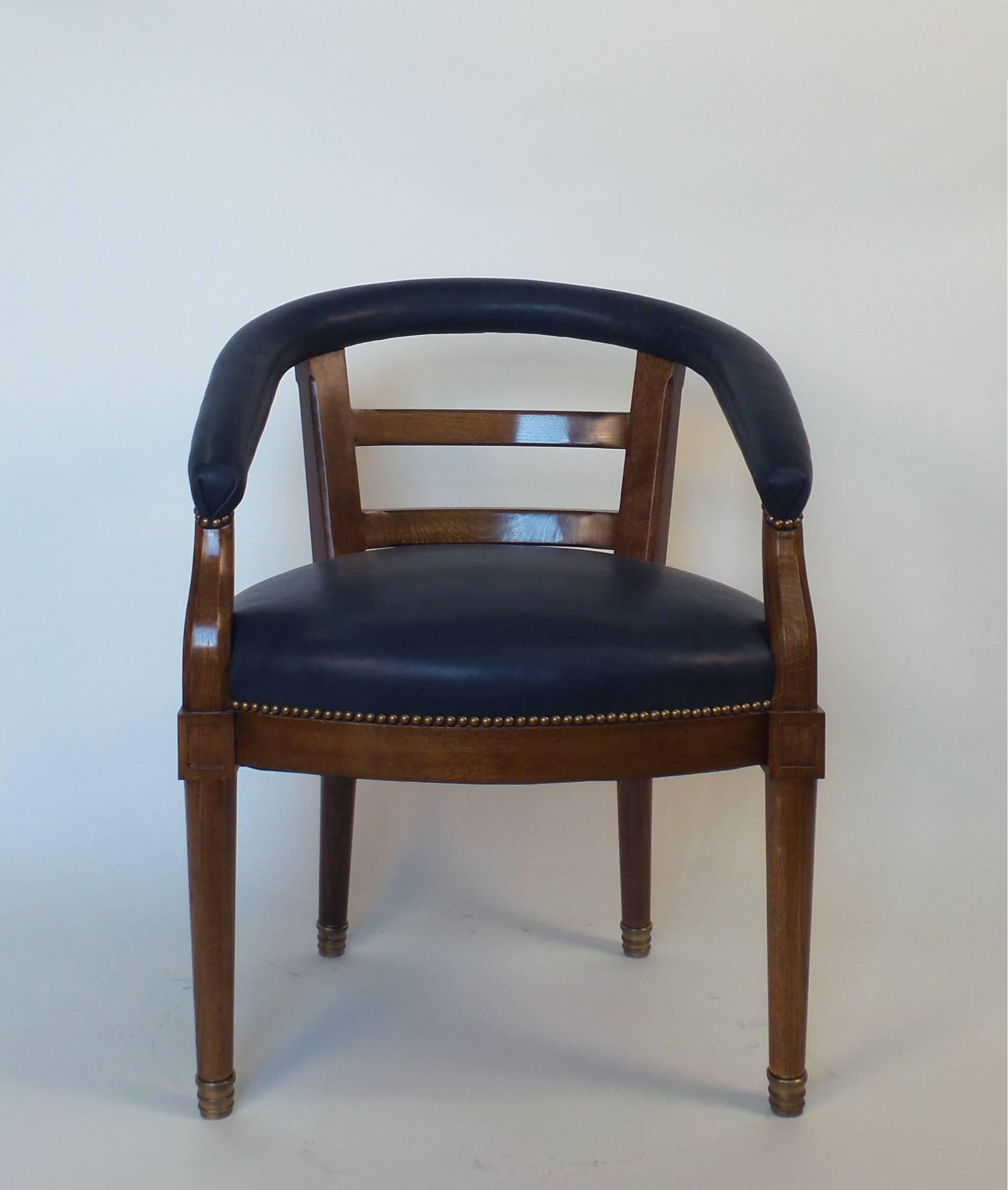 American Barrel-Back Armchair In Excellent Condition For Sale In Long Island City, NY