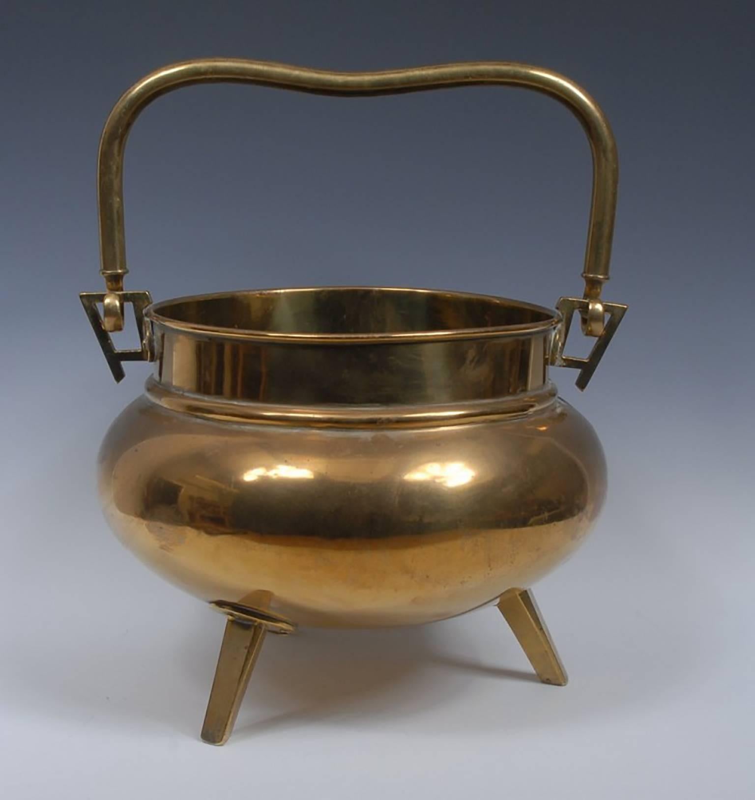 English Aesthetic Movement Period Brass Planter In Good Condition For Sale In Long Island City, NY