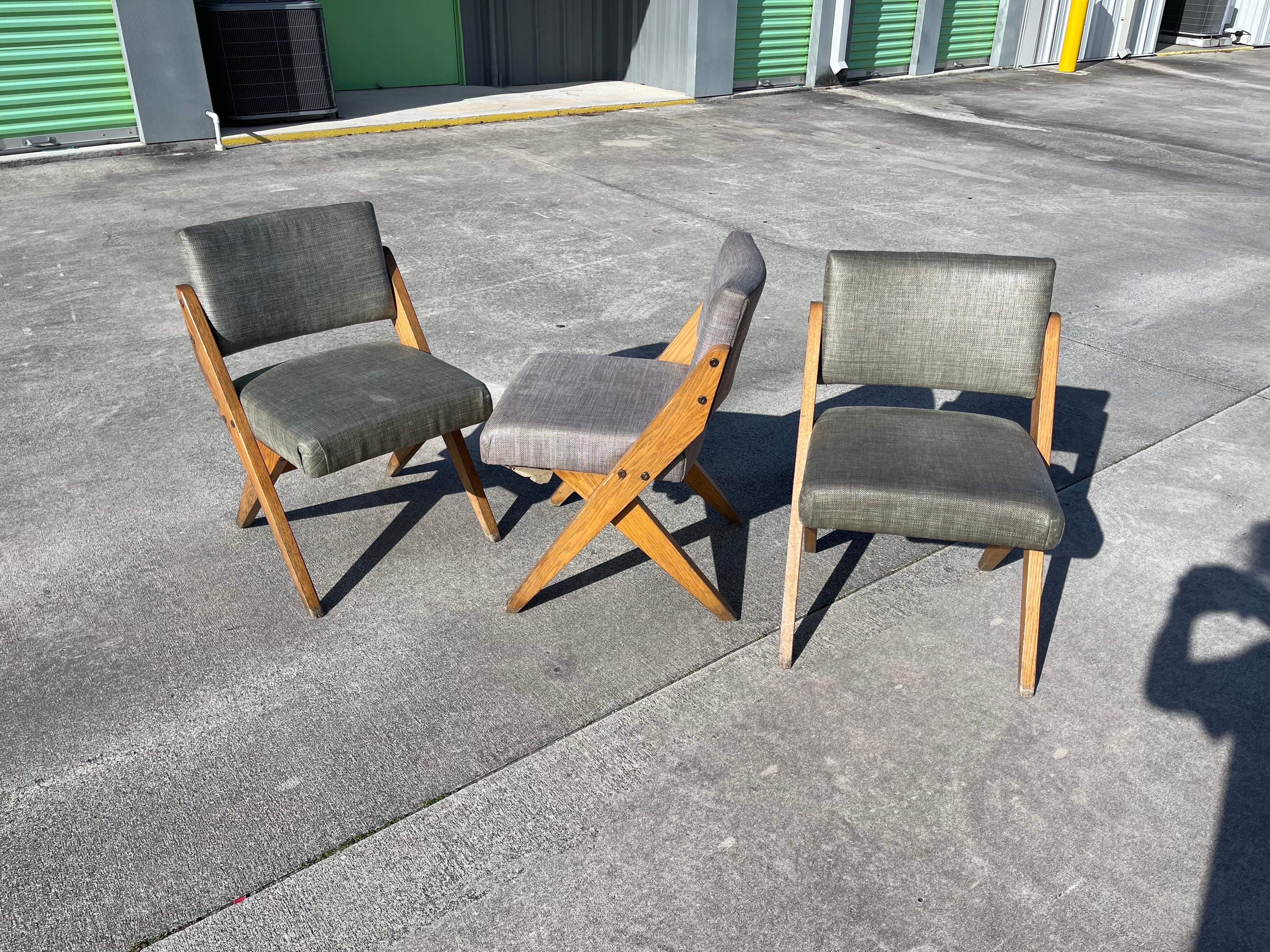 Oak Frame Scissor Chair, Manner of Jose Zanine Caldas For Sale 6