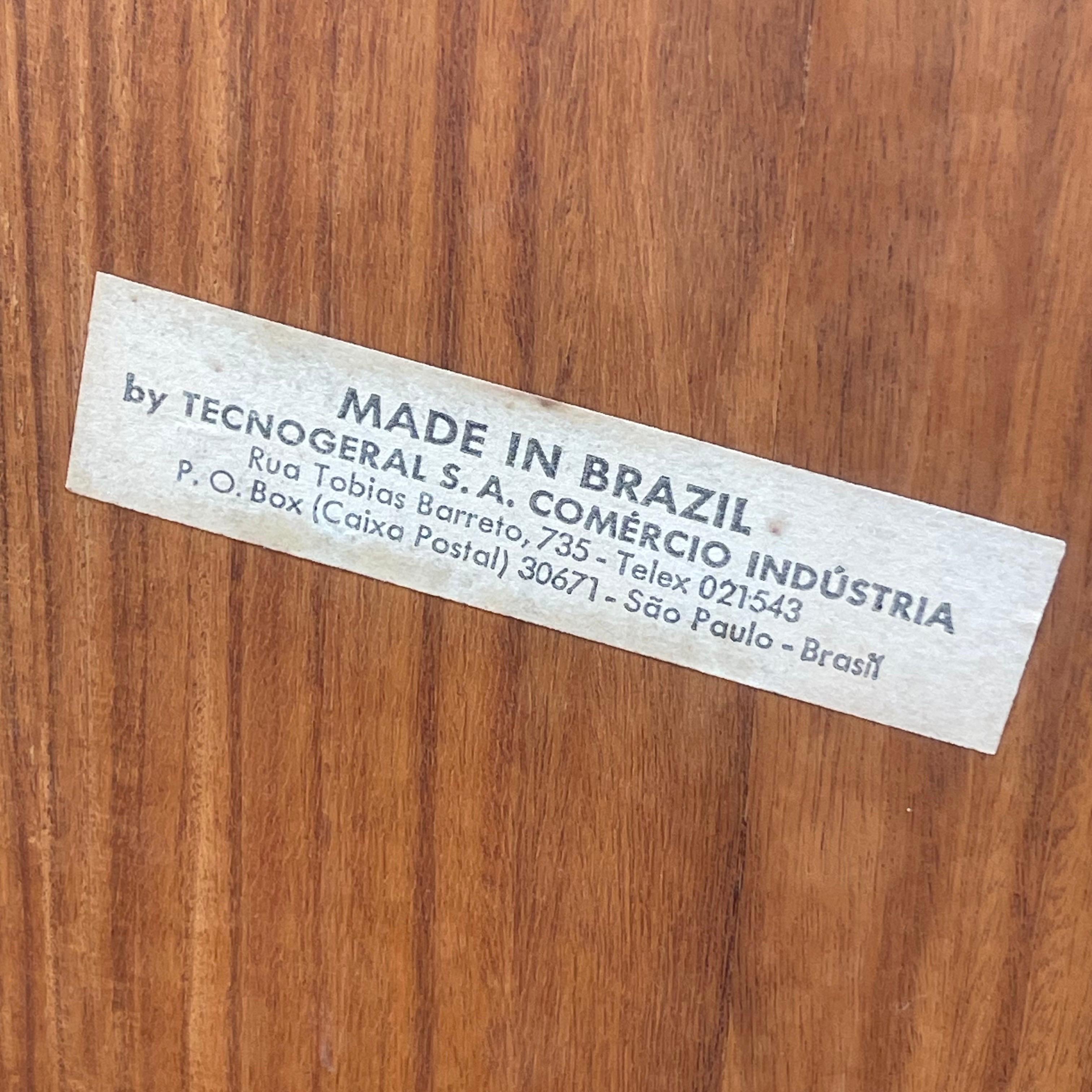 Scrivania moderna brasiliana di metà secolo in legno duro tropicale con cassetti di Tecnogeral in vendita 13