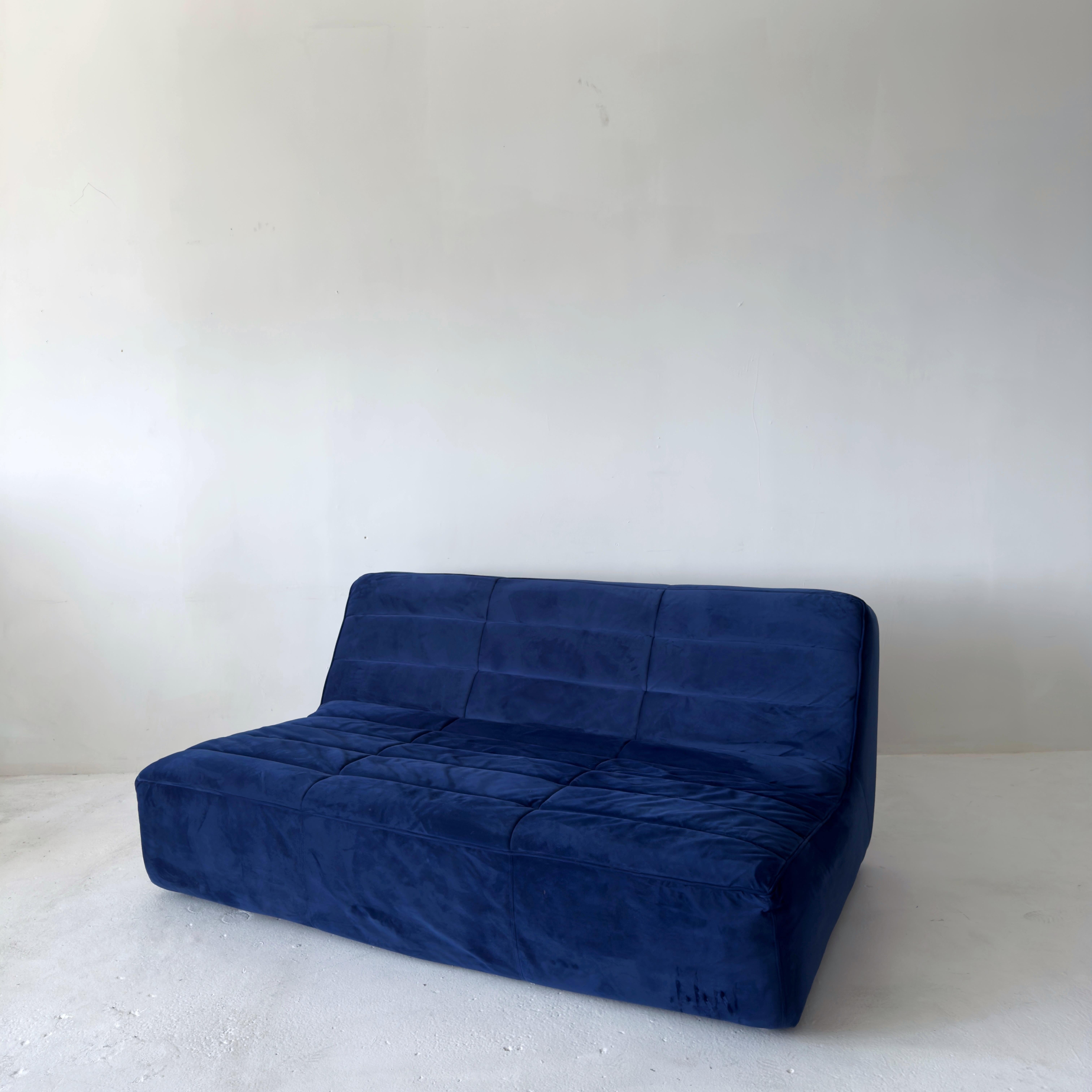 modular seccional Timothy Oulton, 3 piezas, terciopelo azul en Bueno estado para la venta en Los Angeles, CA