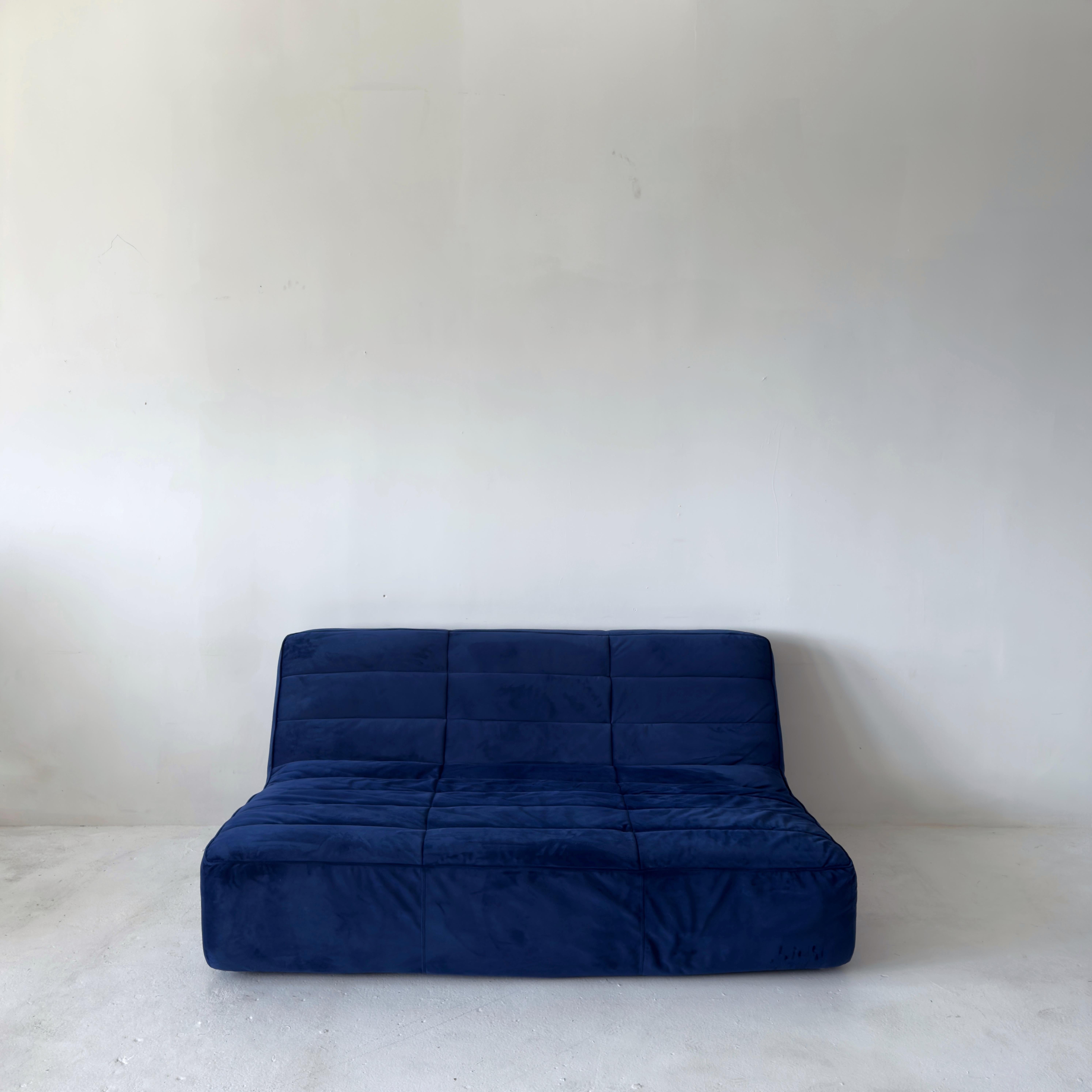 modular seccional Timothy Oulton, 3 piezas, terciopelo azul Inglés en venta