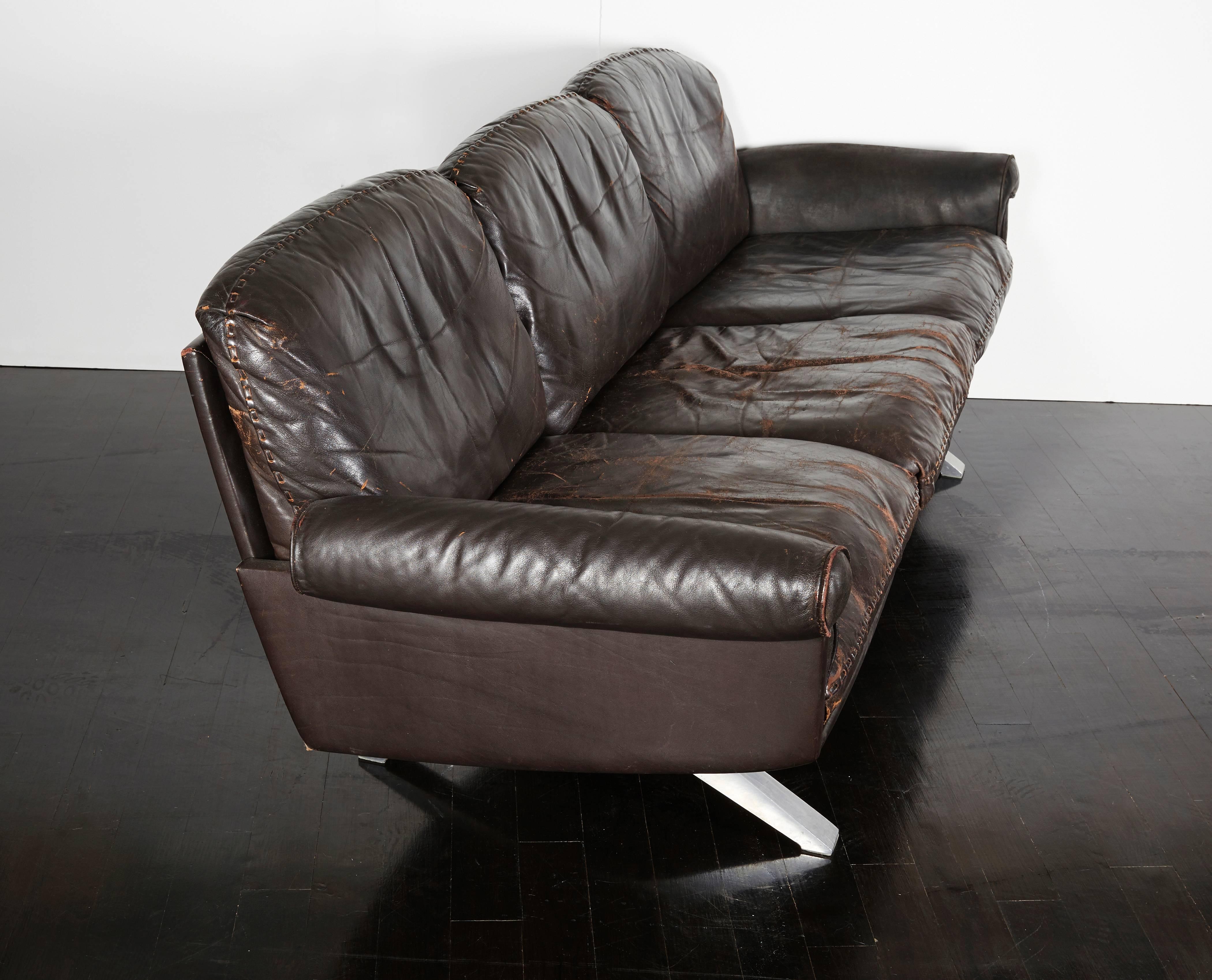De Sede Leather Sofa In Excellent Condition For Sale In New York, NY