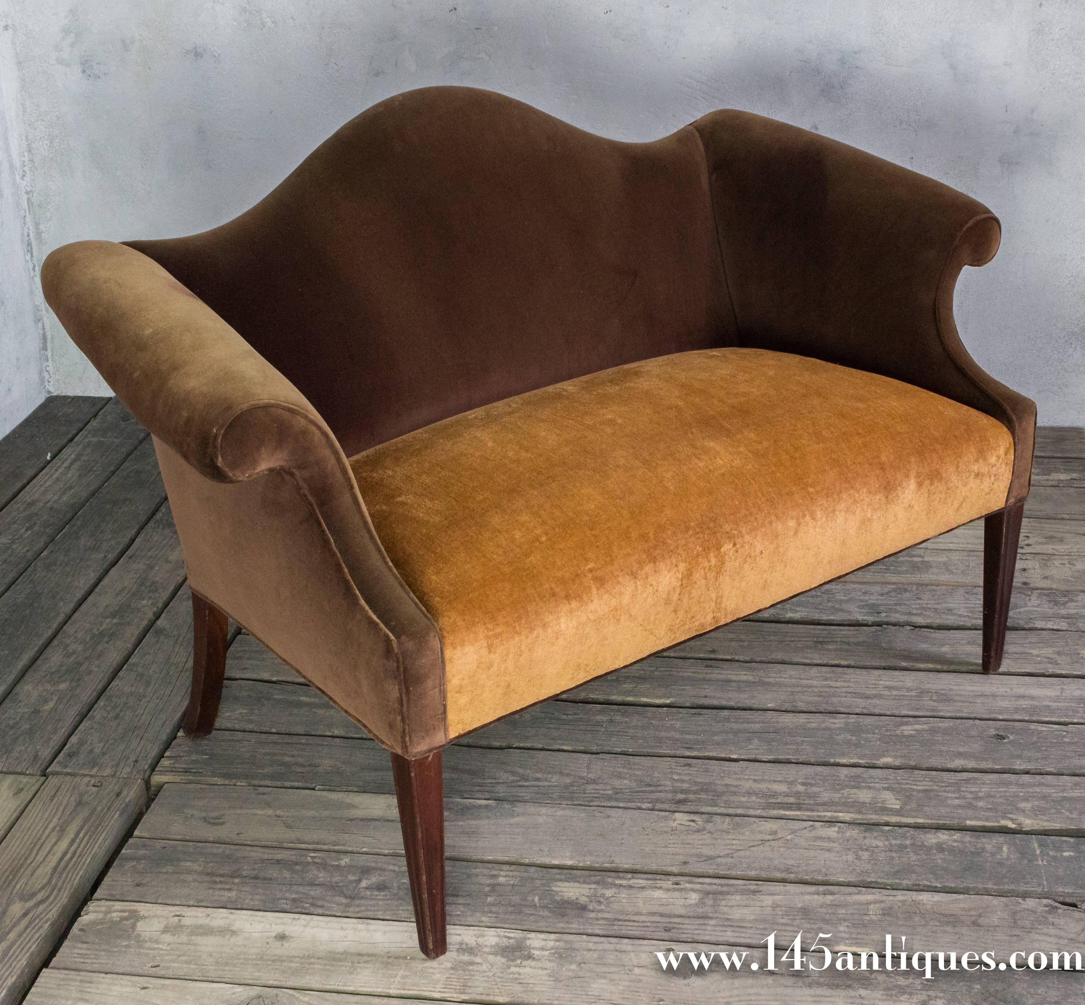 1920s American sette upholstered in brown velvet.