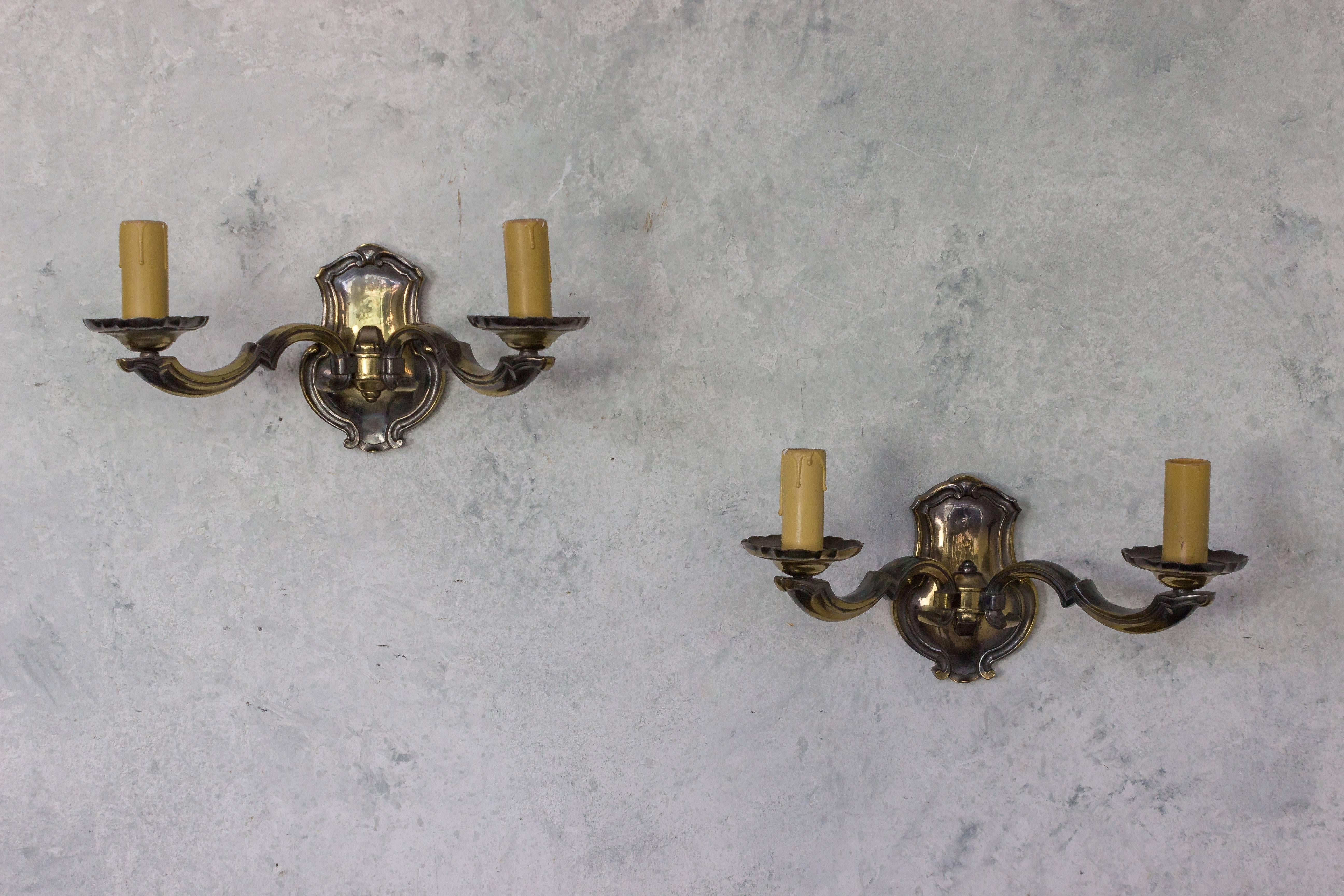 Neoclassical Pair of French 1940s Bronze Sconces For Sale