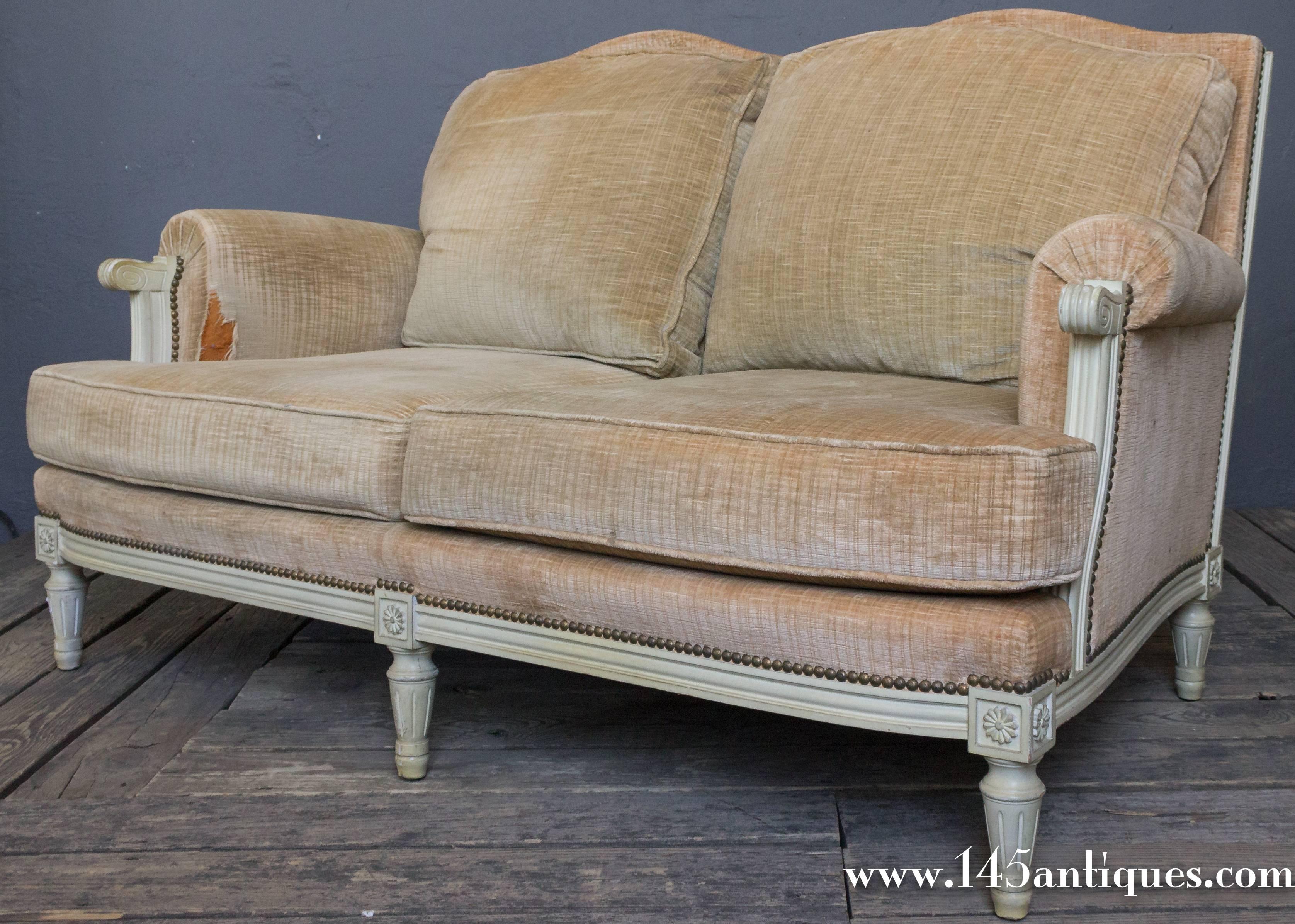 French 1950s Louis XVI Style Settee In Good Condition In Buchanan, NY
