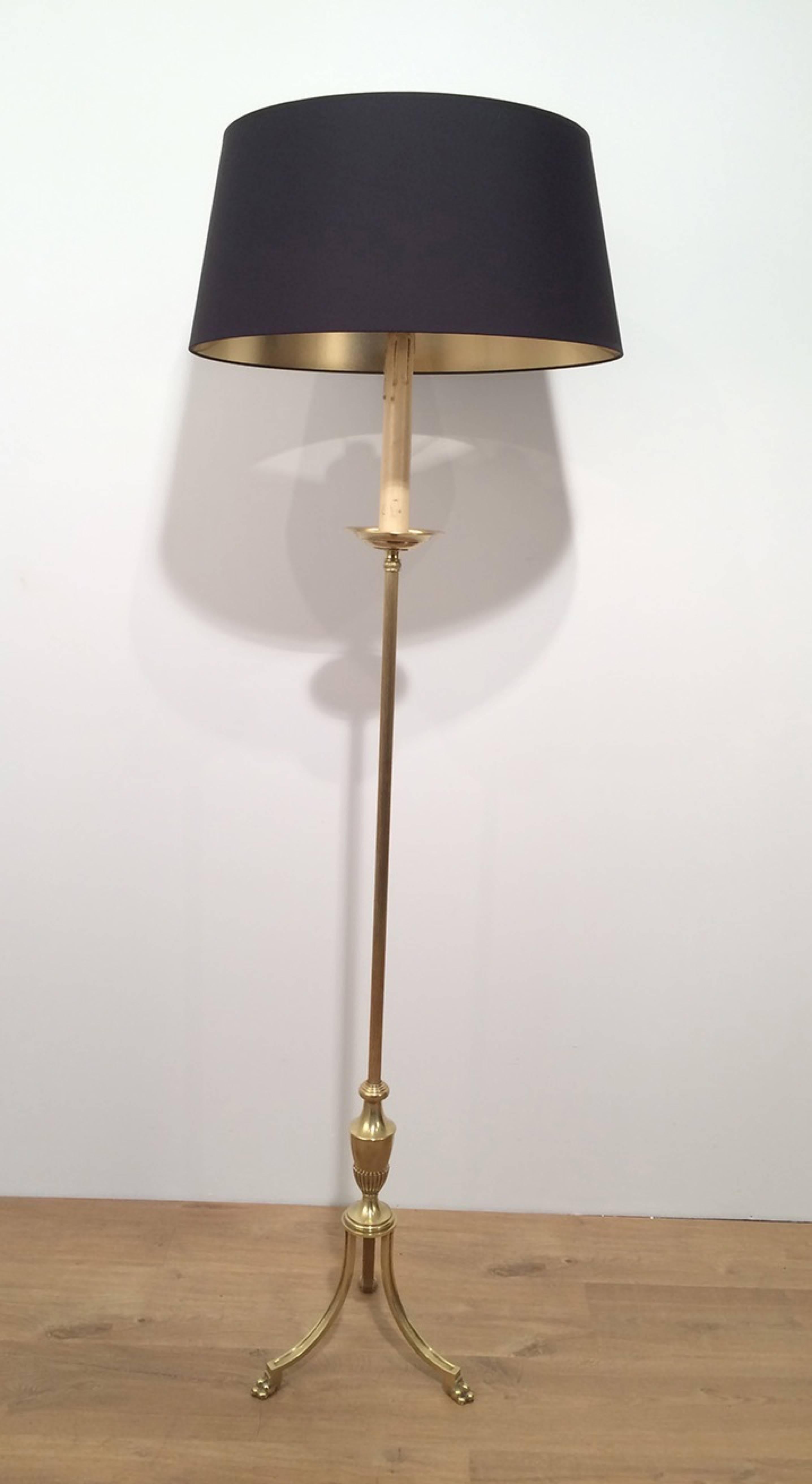 Elegant French floor lamp made by Maison Jansen in the 1940s. The tripod base is supported on case bronze animal feet. Can be wired for either American or European lampshade. Lampshade not included.

This floor lamp is currently in France, please