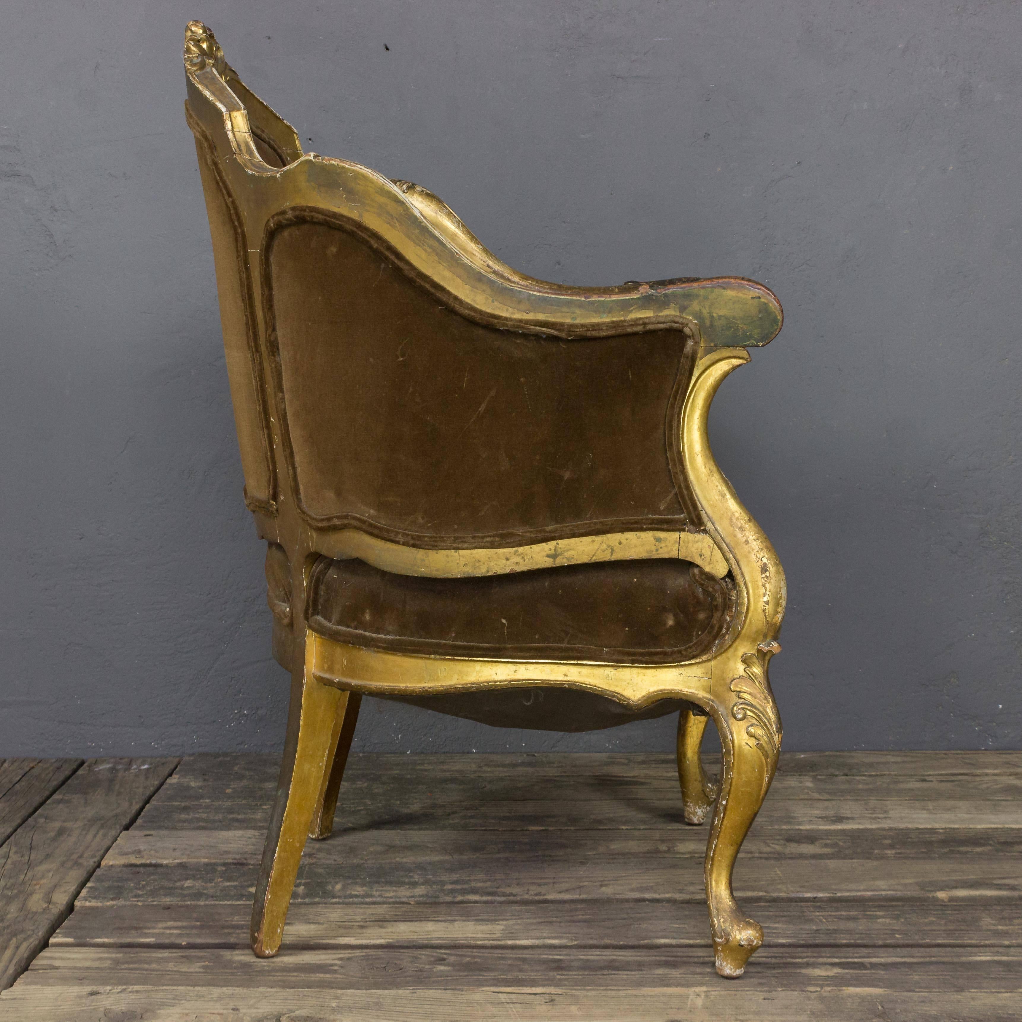 Französischer Rokoko-Revival-Sessel aus Giltholz des 19. (Holz) im Angebot