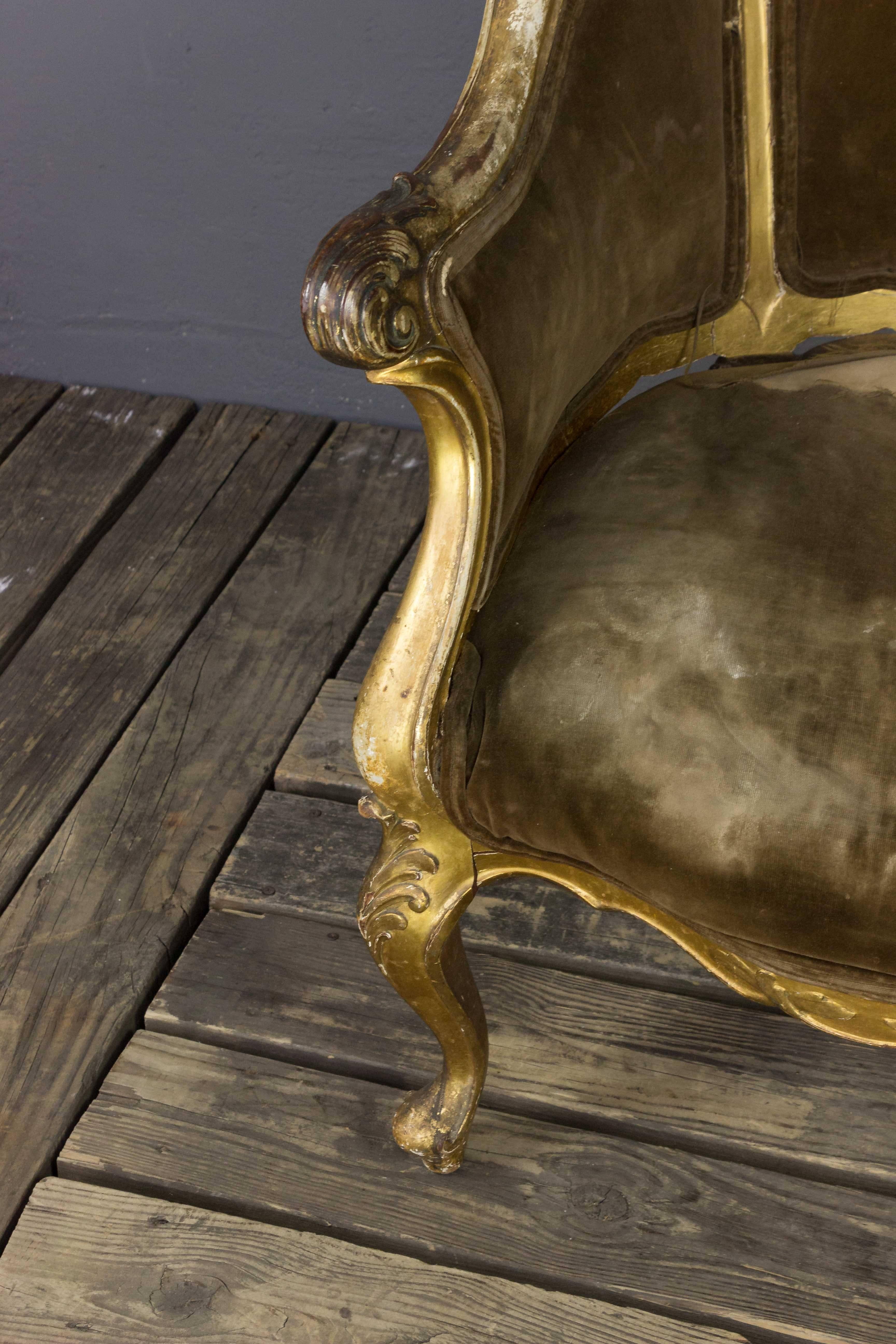 Fauteuil en bois doré néo-rococo du 19ème siècle en vente 1
